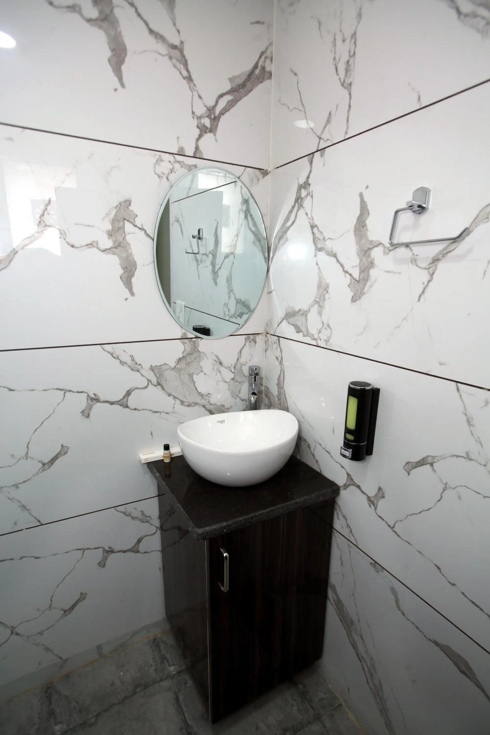 Bathroom in Hotel Affluence