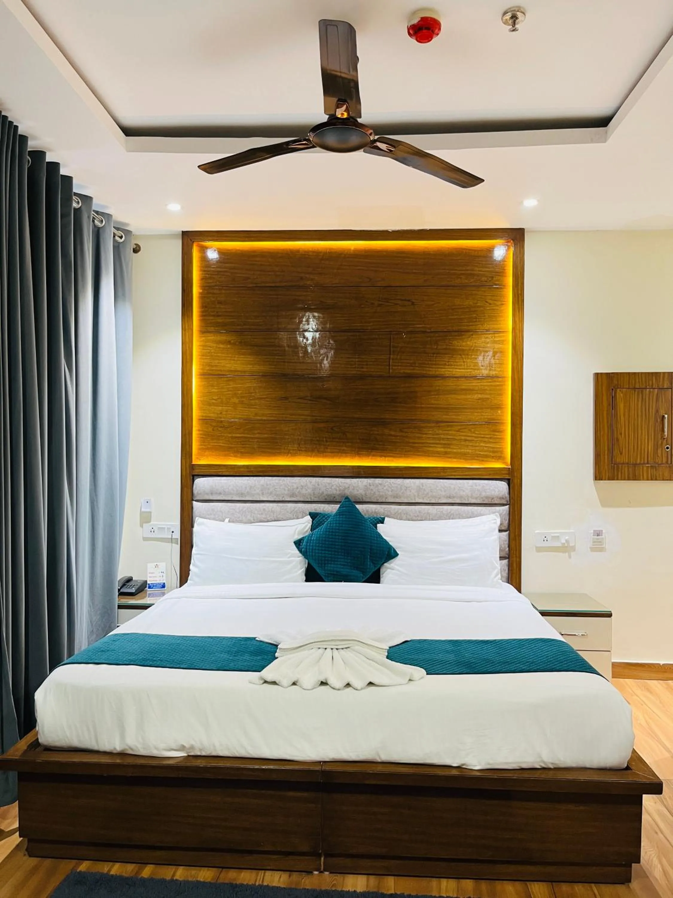 Bedroom in Hotel Affluence