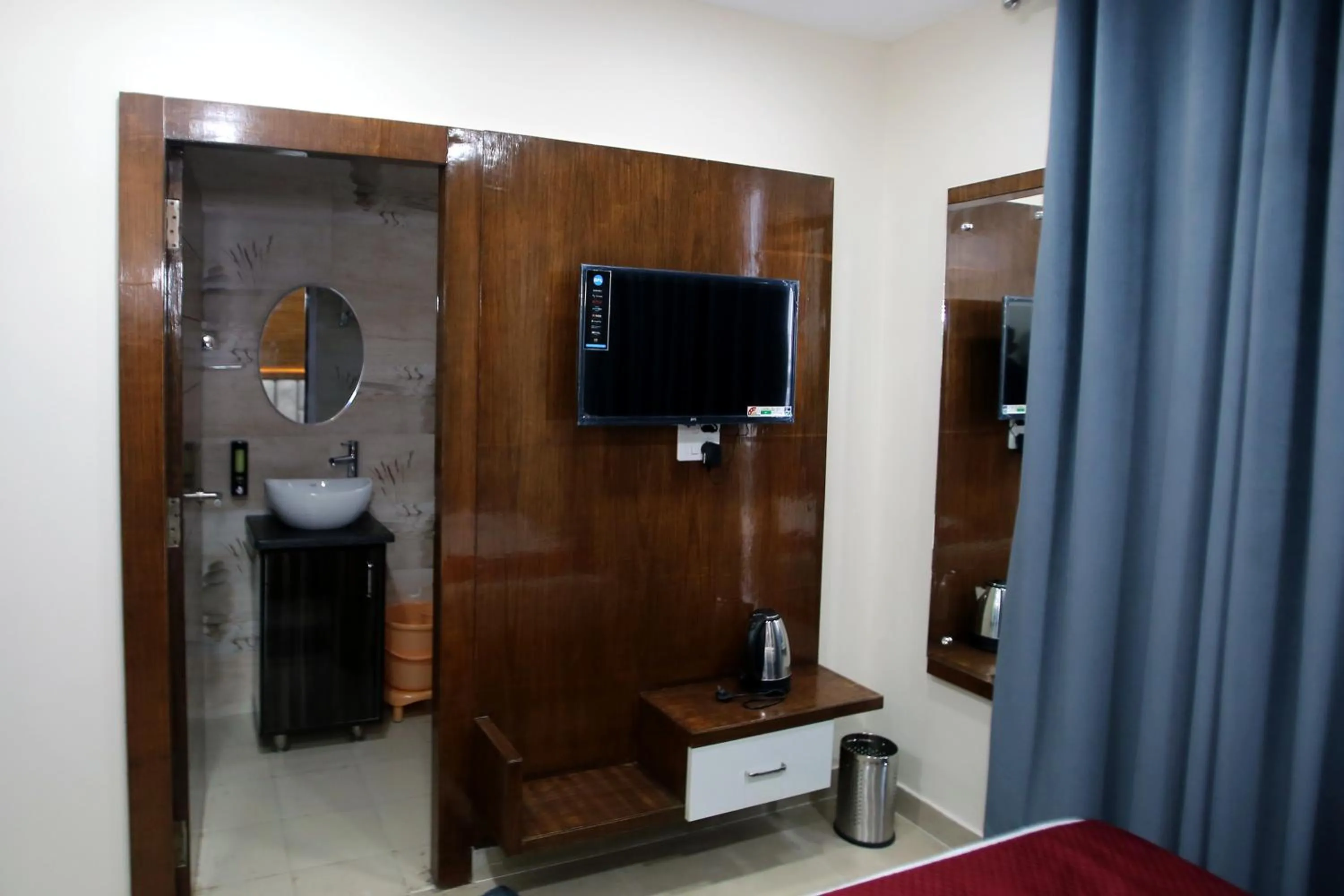 TV and multimedia in Hotel Affluence