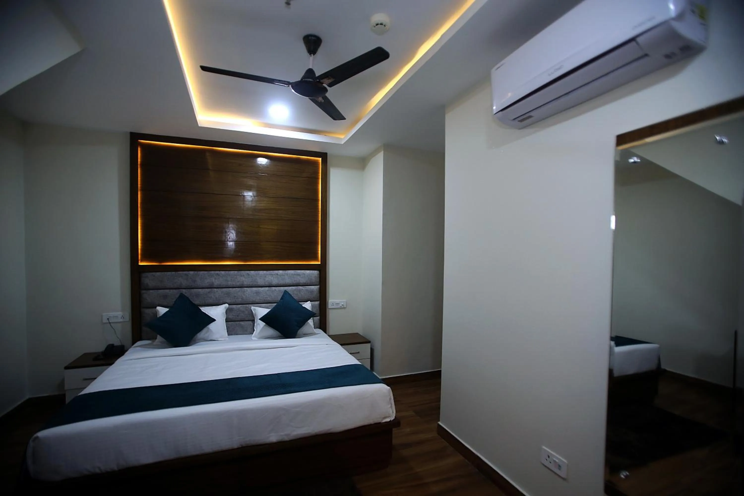 Bedroom in Hotel Affluence