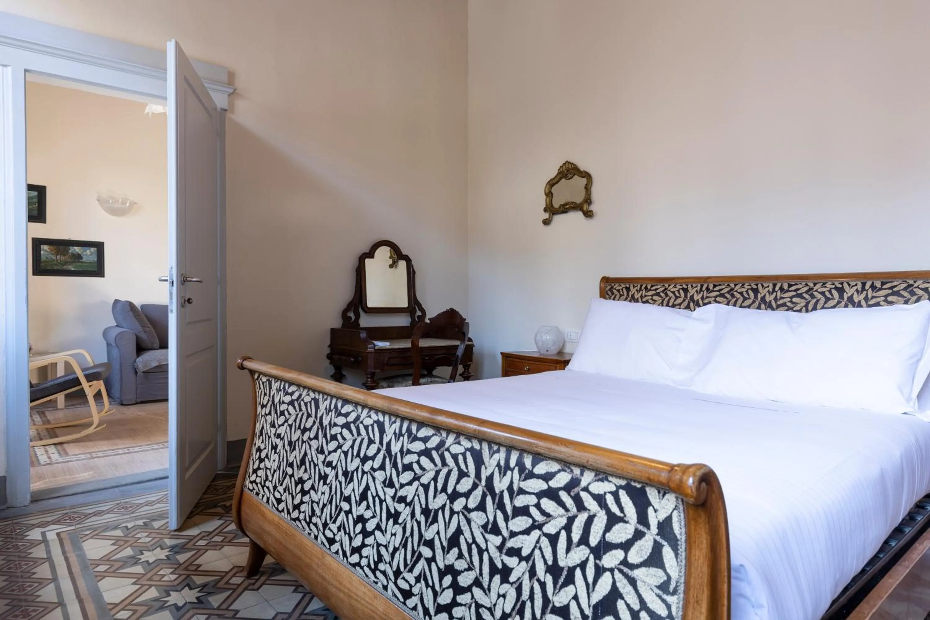 Bed in Fossi Elegant Apartment