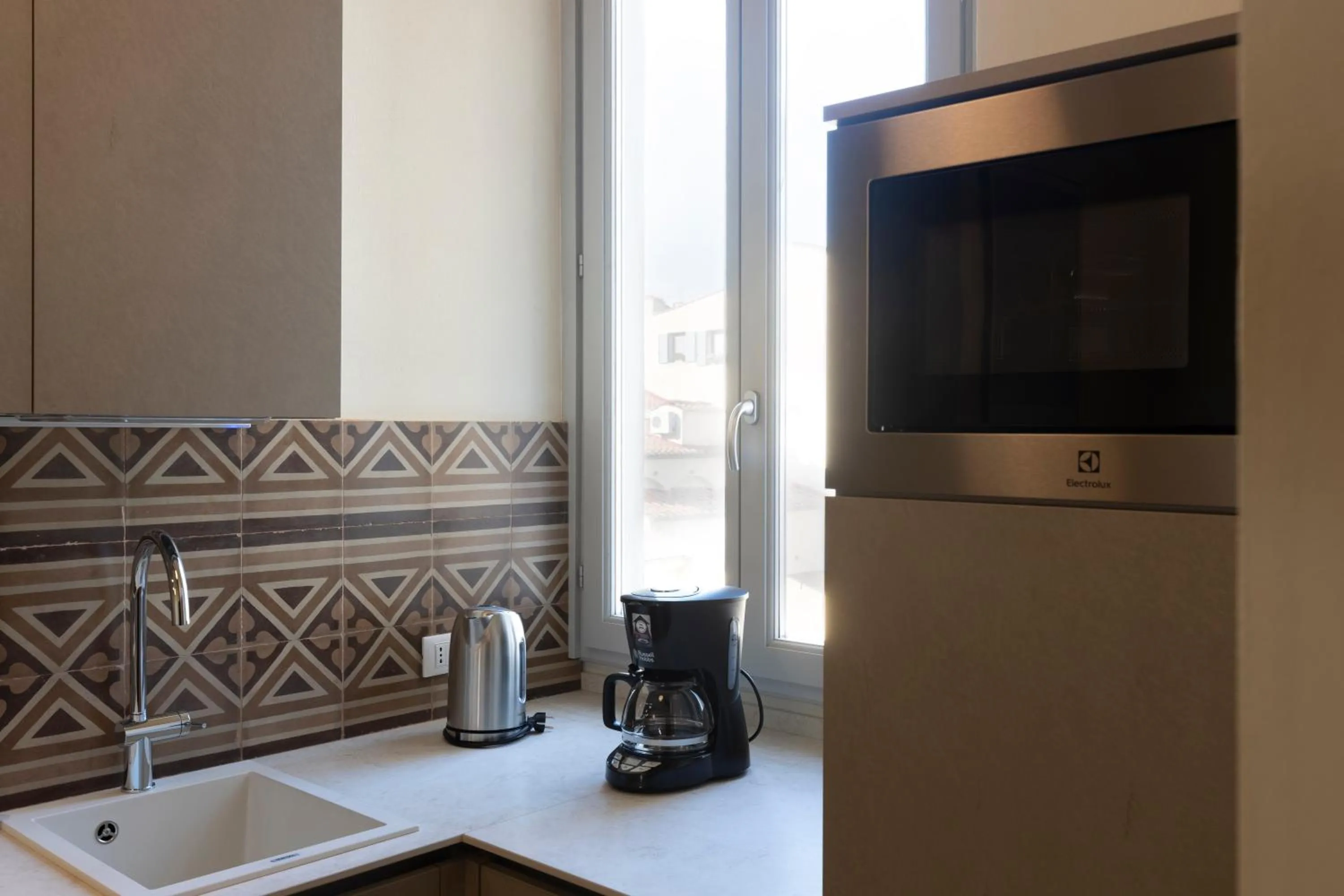 Coffee/tea facilities in Fossi Elegant Apartment