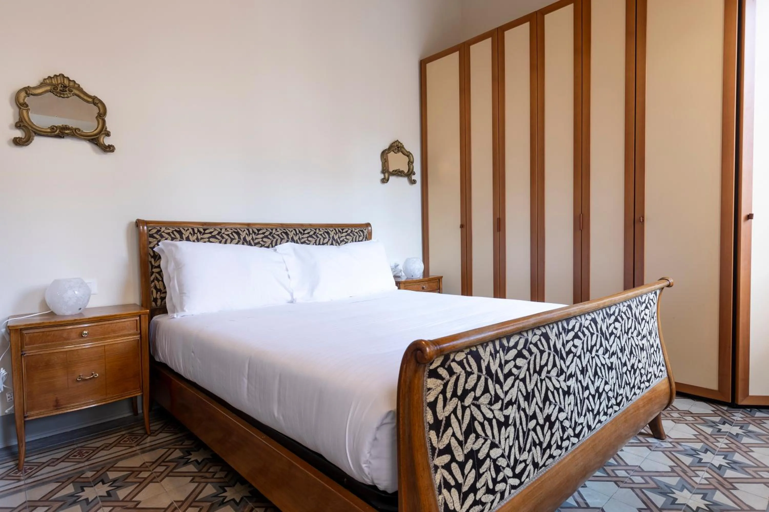 Bed in Fossi Elegant Apartment