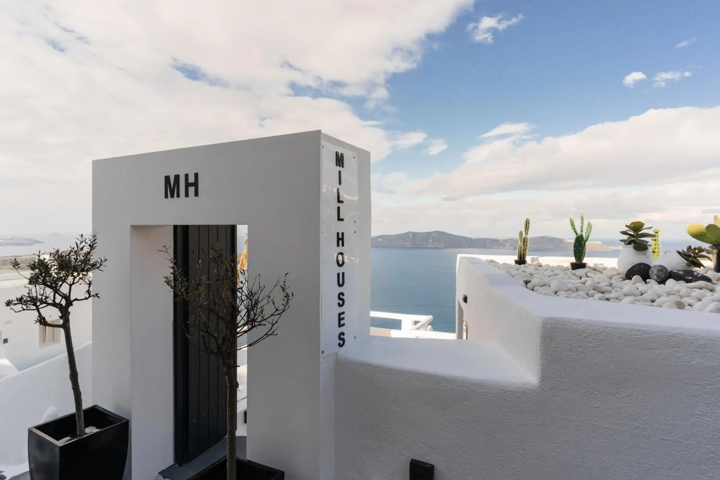 Property building in Mill Houses New Elegant Suites Property building in Mill Houses New Elegant Suites