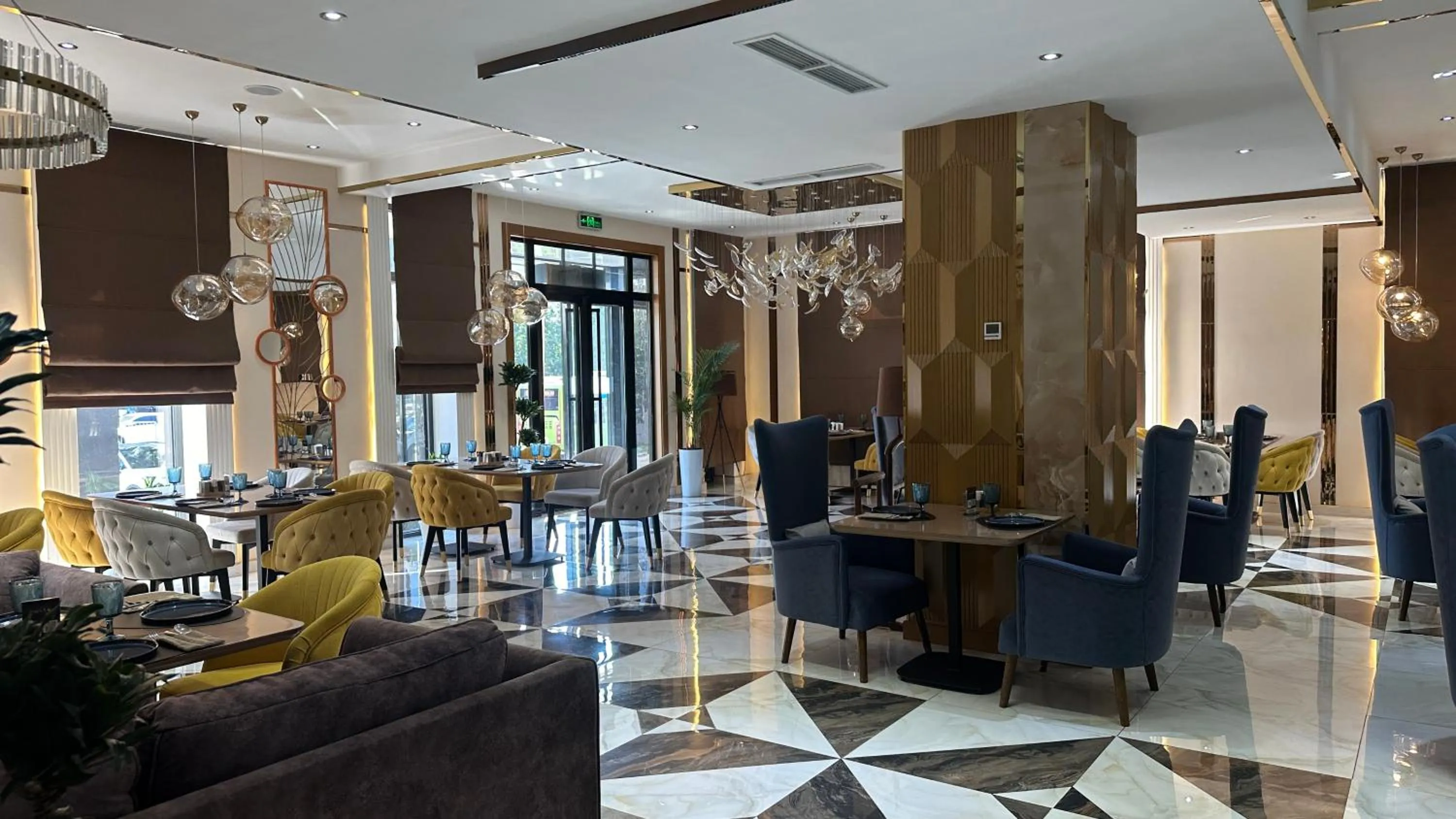 Restaurant/places to eat in MedinaTown