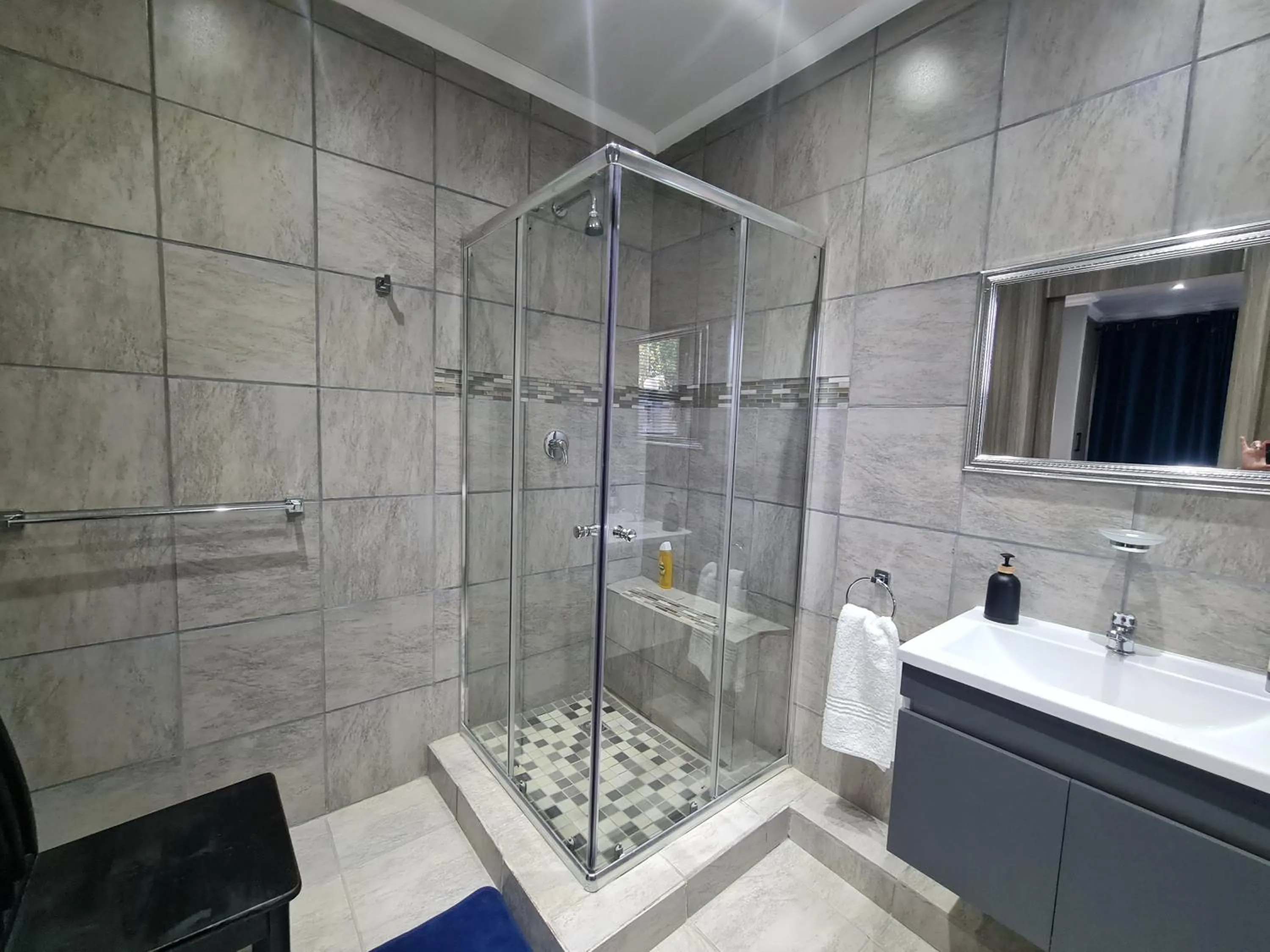 Shower in Rus 'n Bietjie