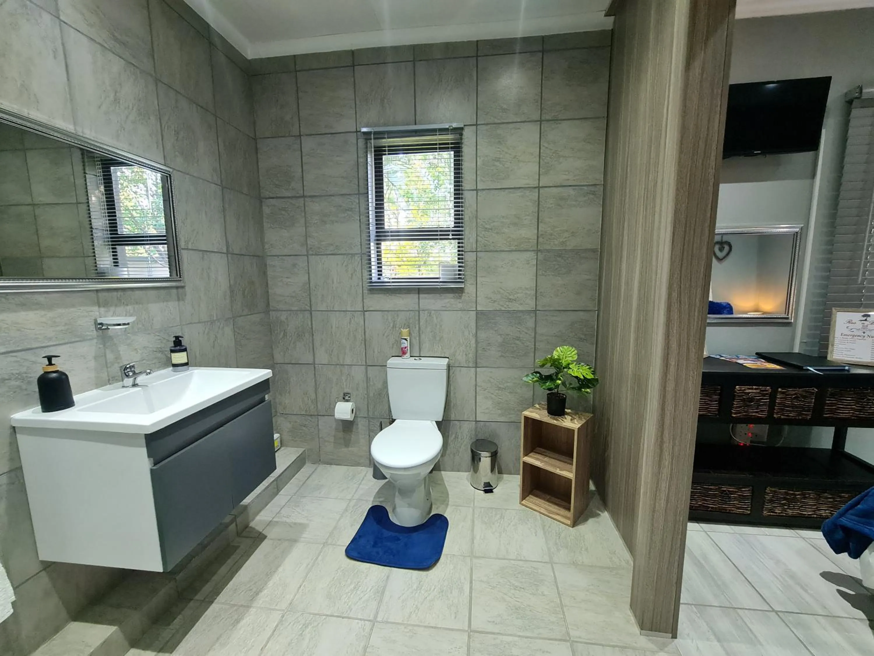 Shower in Rus 'n Bietjie