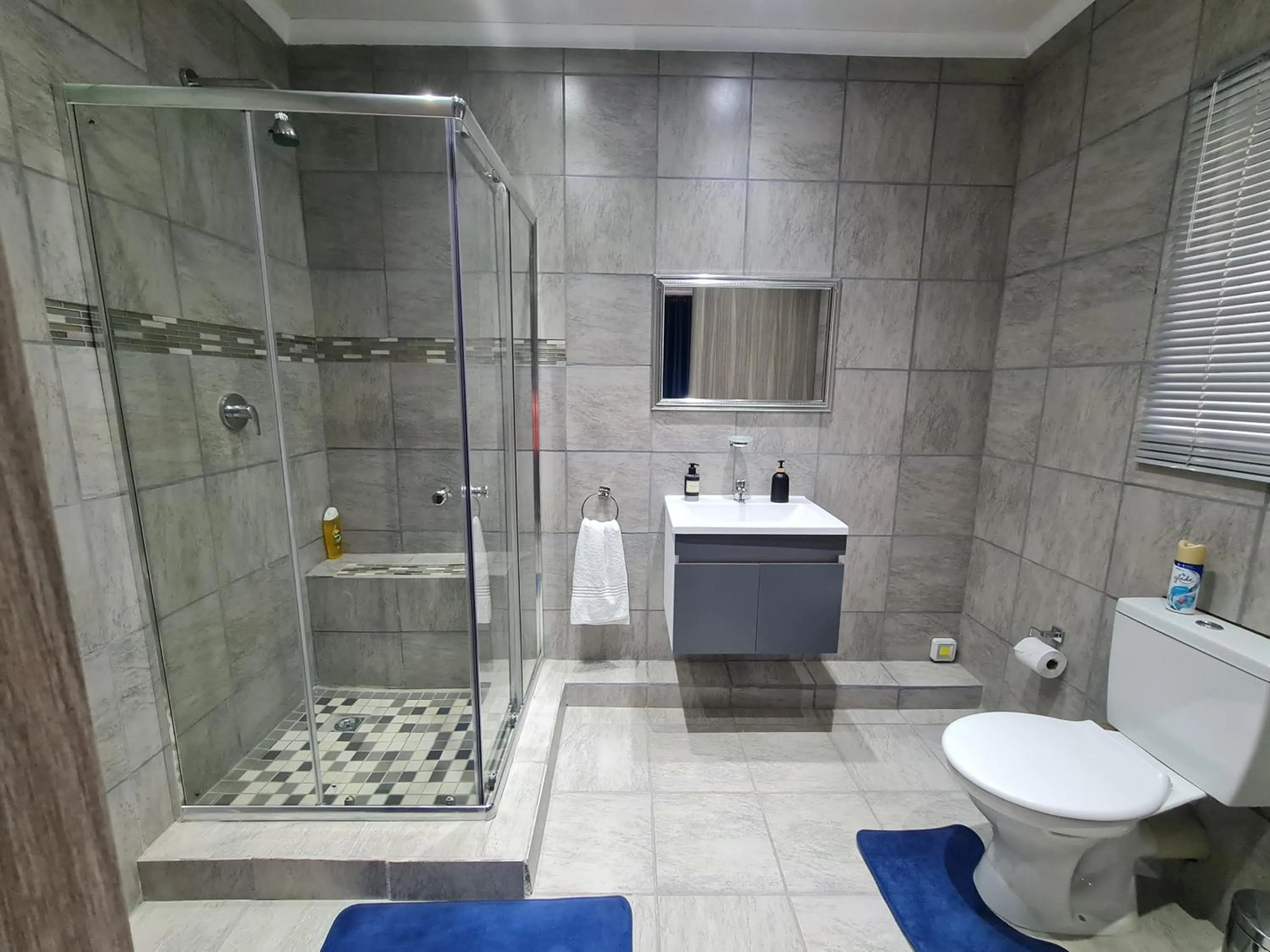 Shower in Rus 'n Bietjie