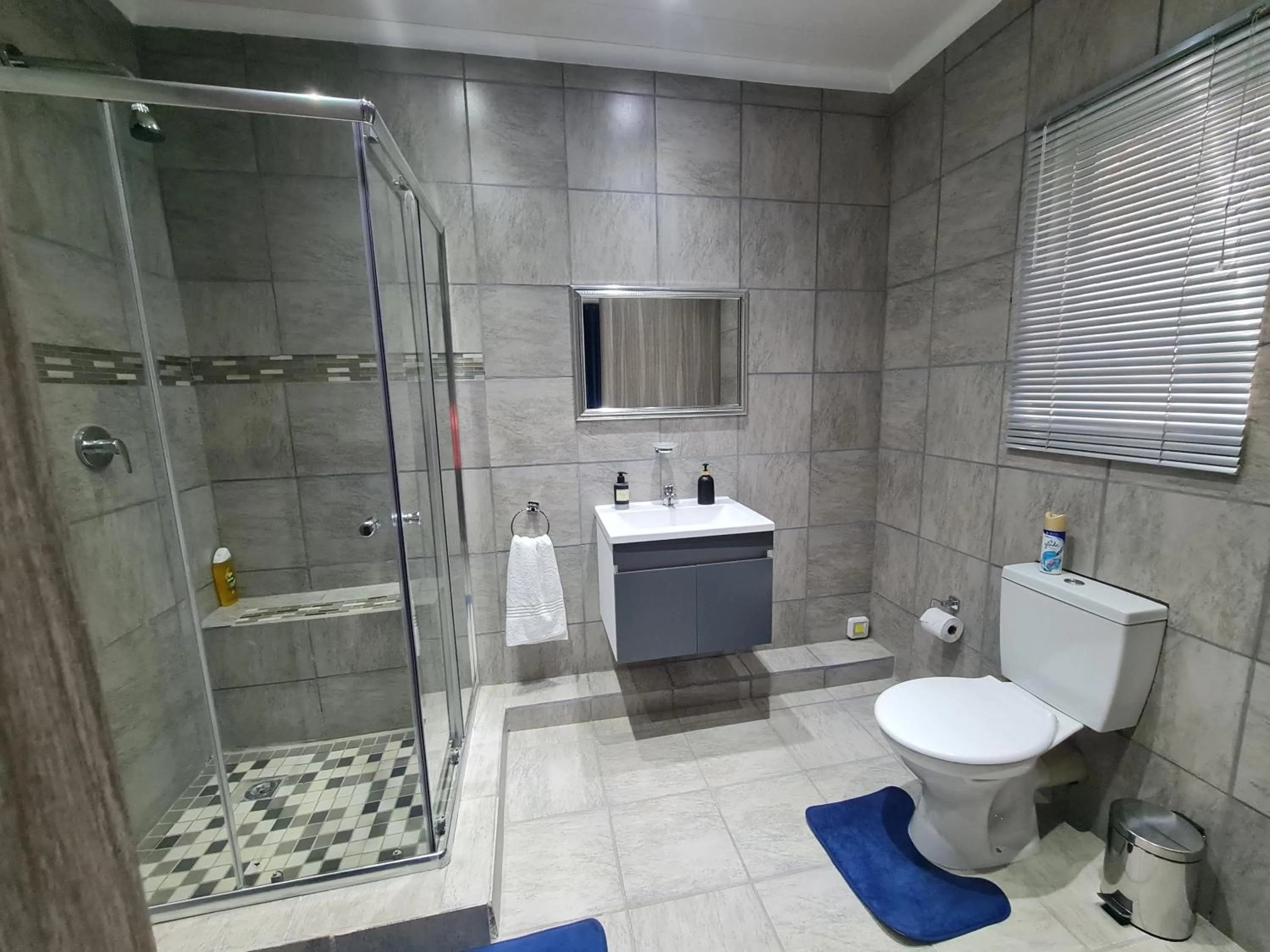 Shower in Rus 'n Bietjie