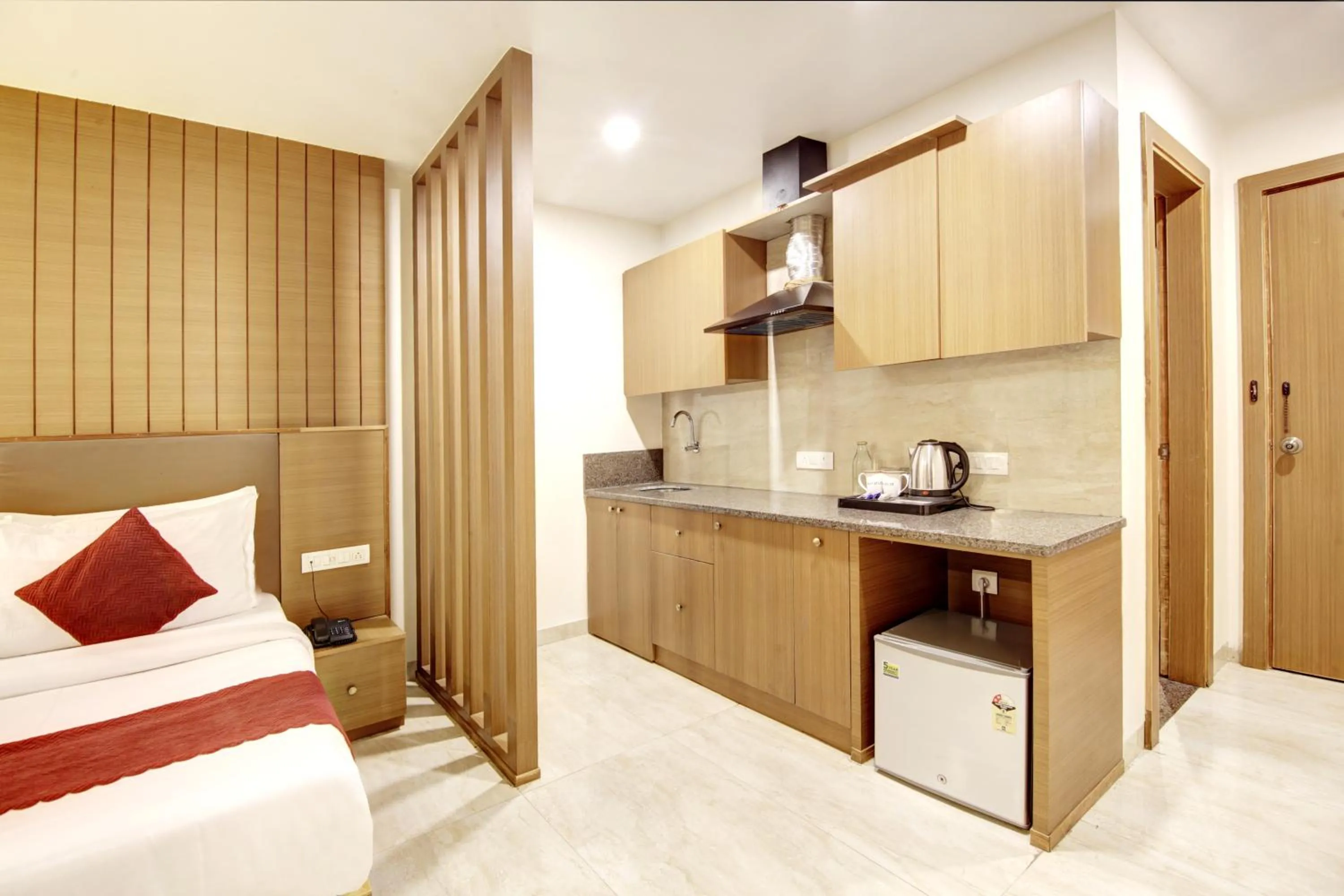 Coffee/tea facilities, Bed in Saltstayz Select - Unitech Cyber Park