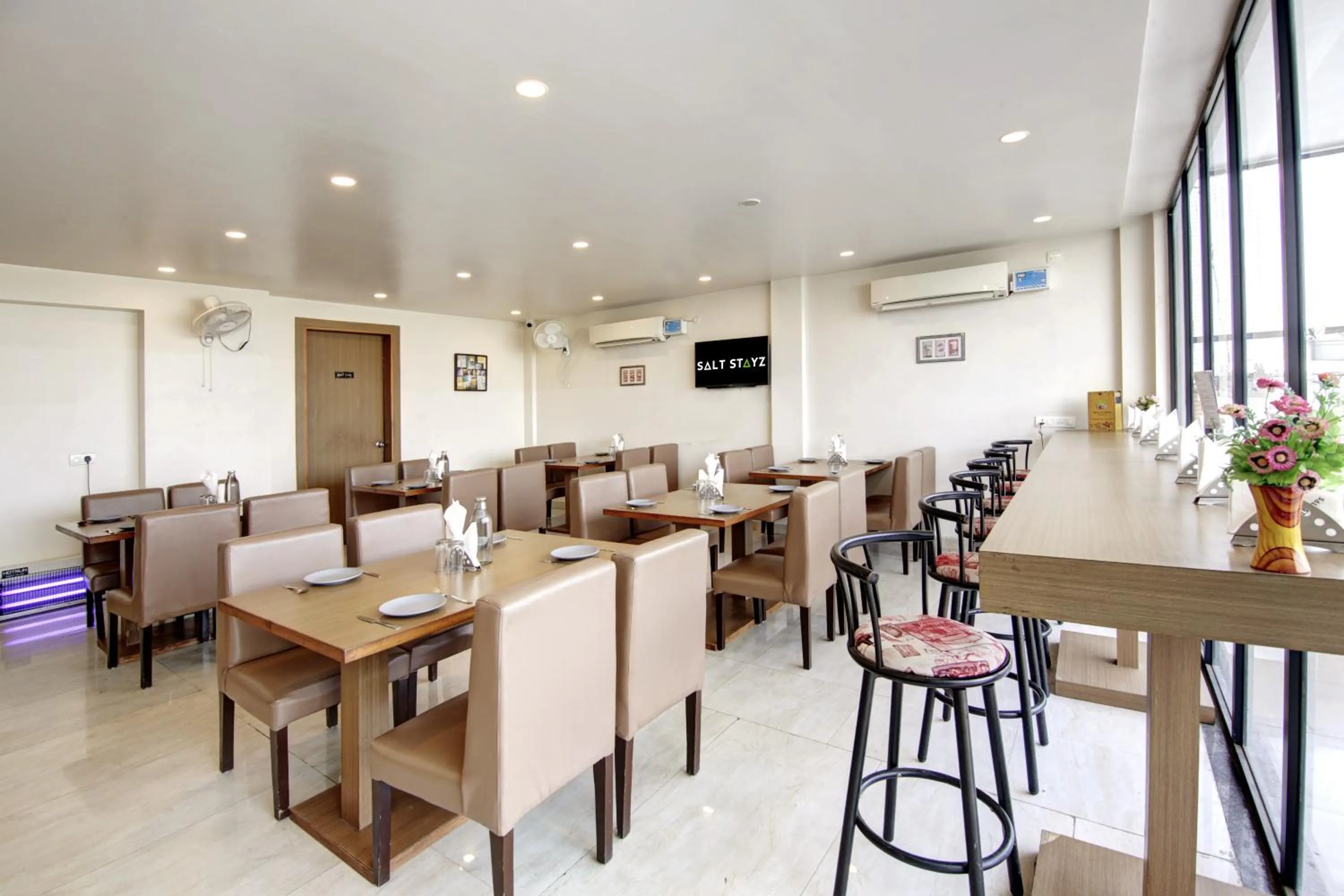 Restaurant/places to eat in Saltstayz Select - Unitech Cyber Park