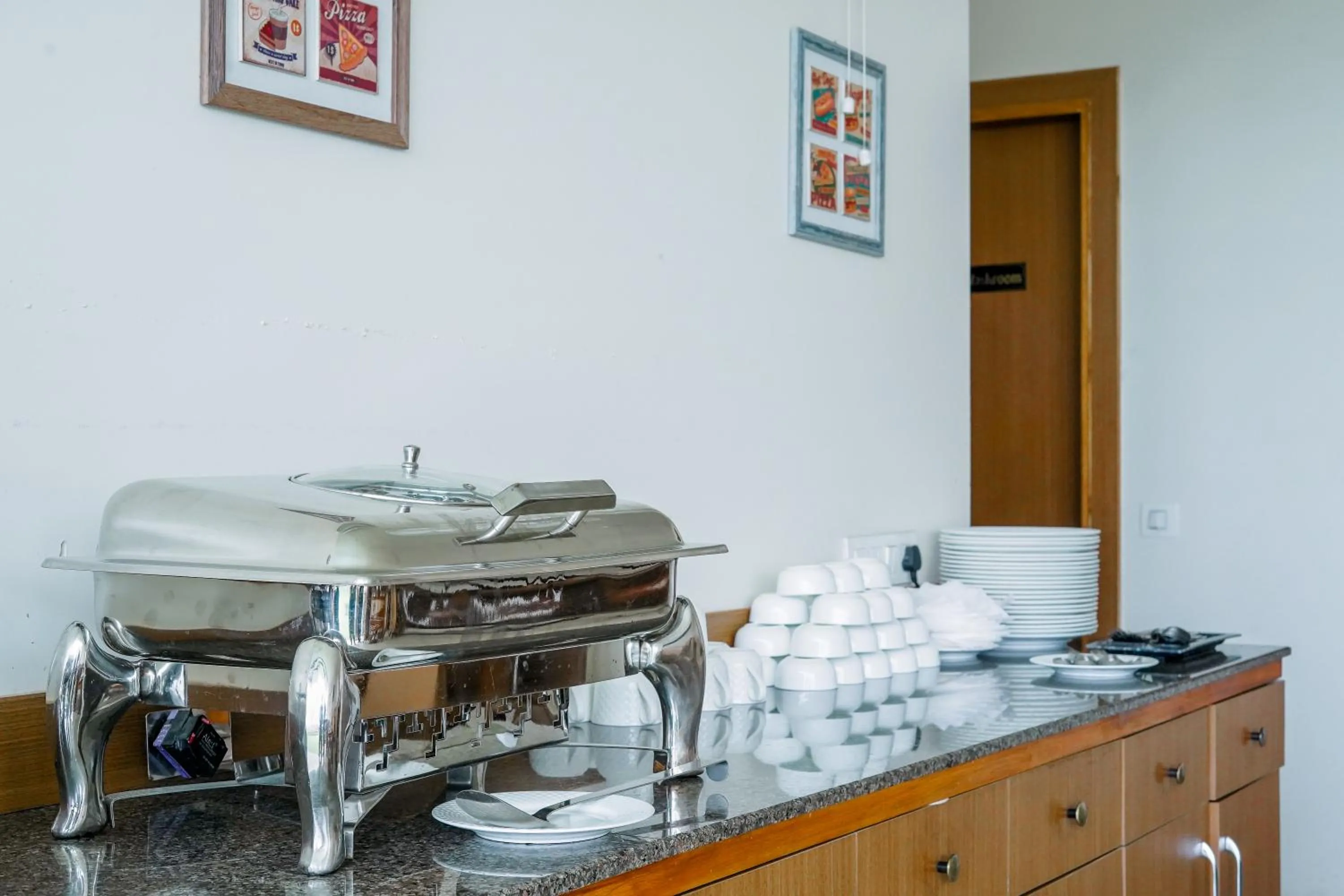 Dining area in Saltstayz Select - Unitech Cyber Park