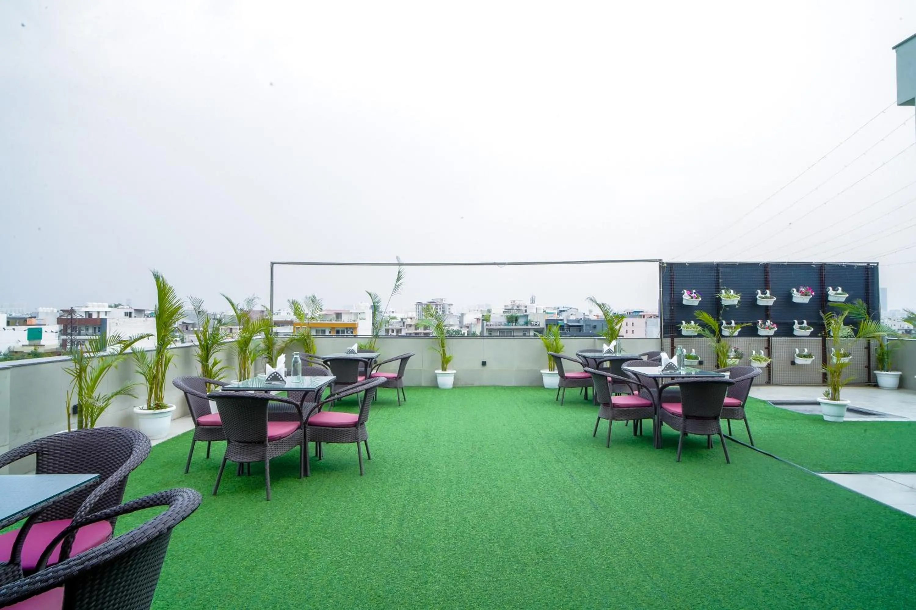 Day in Saltstayz Select - Unitech Cyber Park