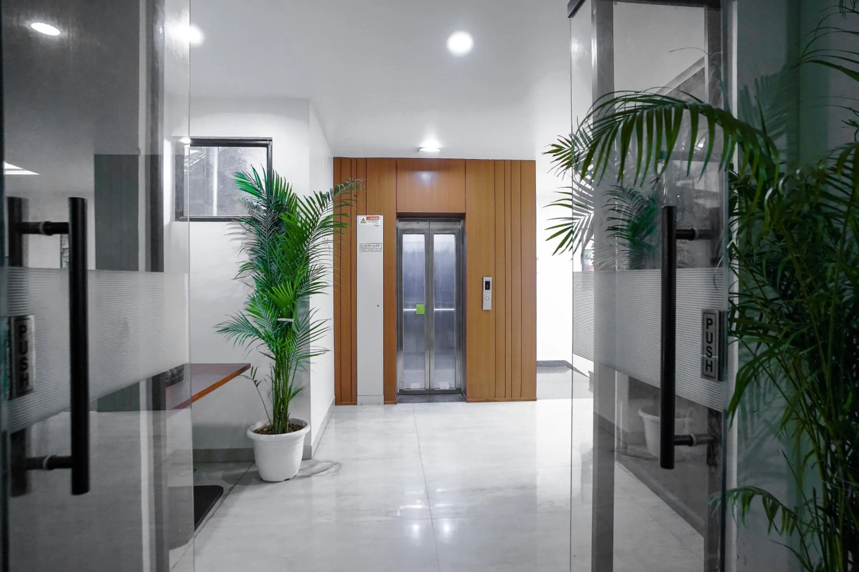 elevator in Saltstayz Select - Unitech Cyber Park