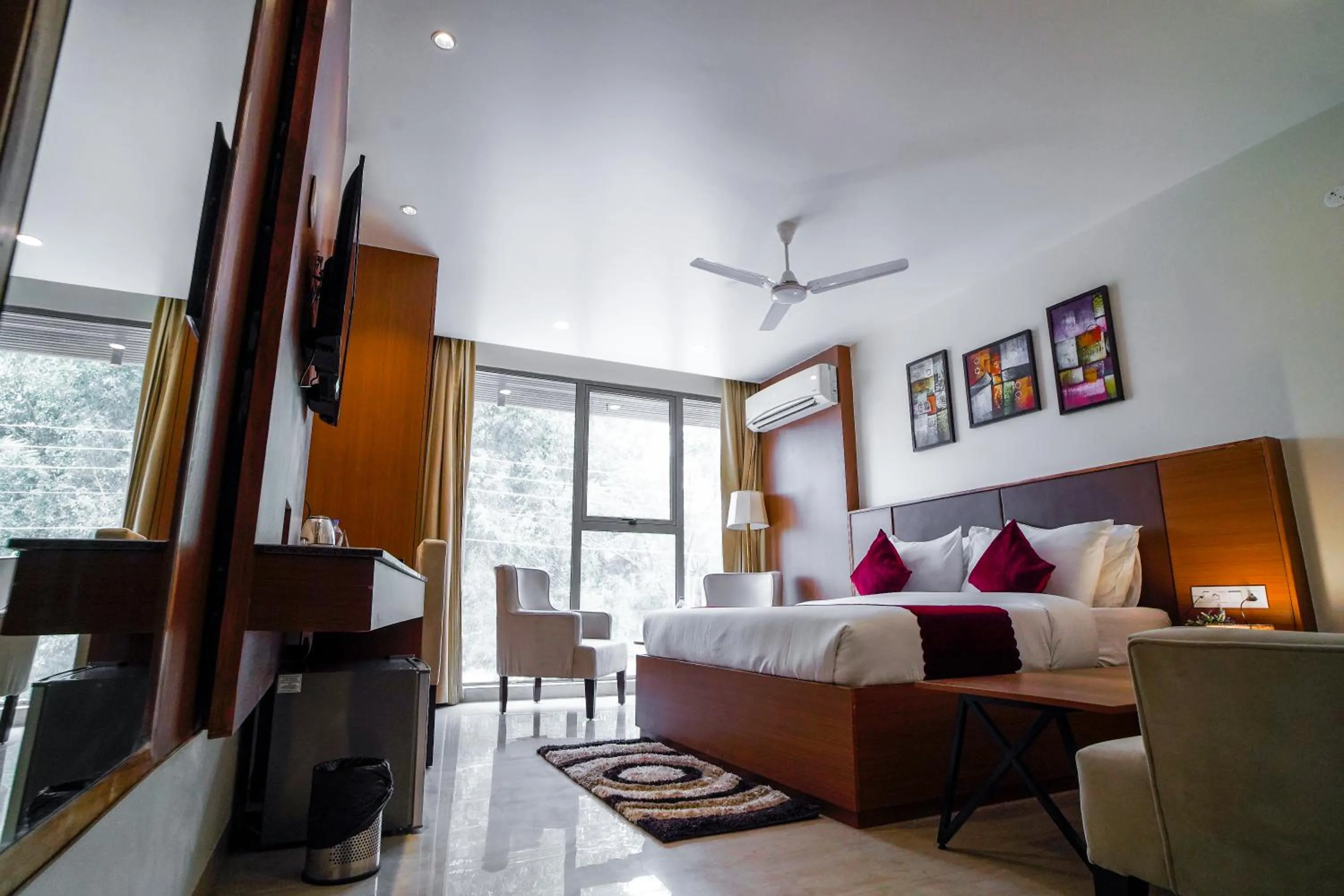 TV and multimedia, Bed in Saltstayz Select - Unitech Cyber Park