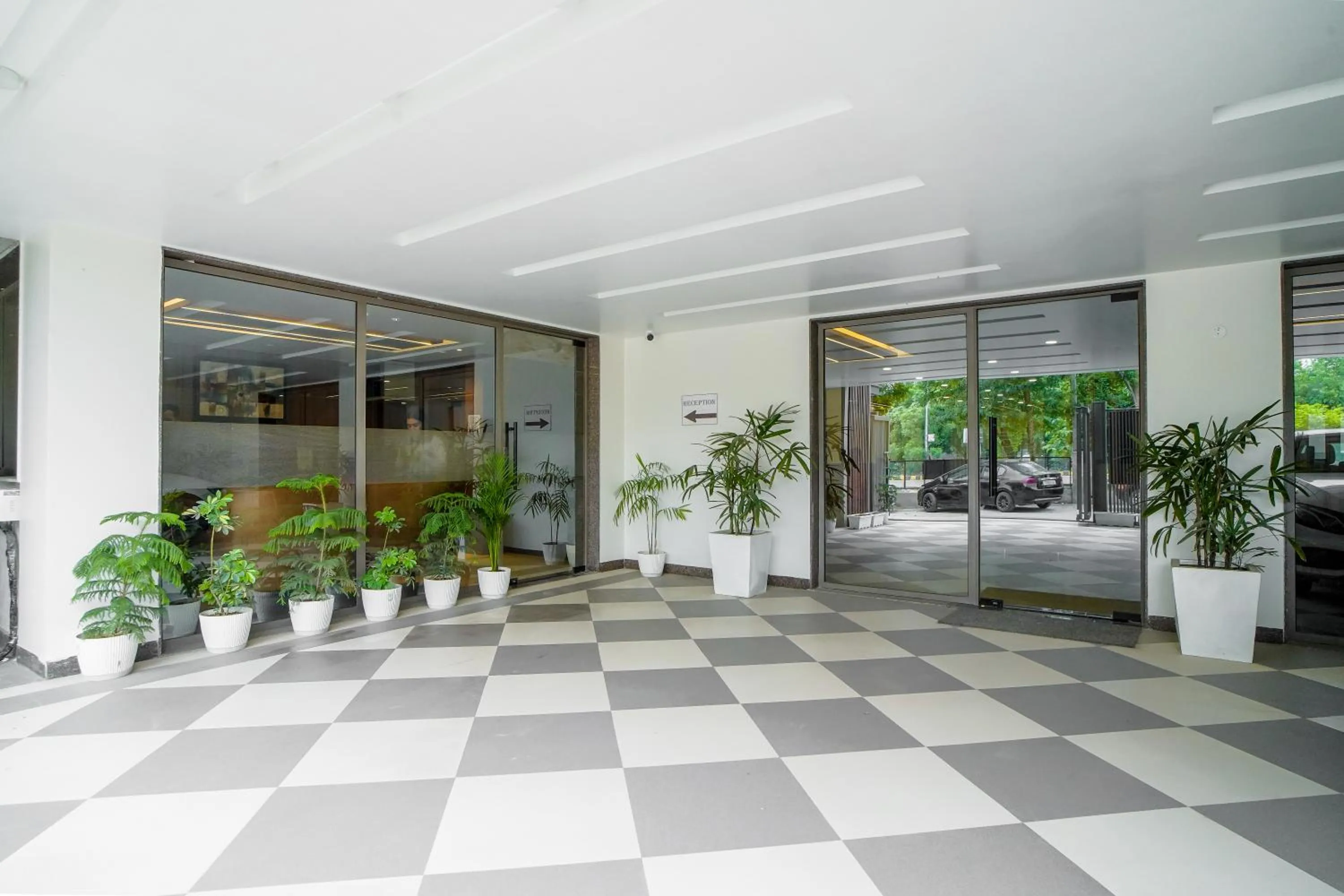 Facade/entrance in Saltstayz Select - Unitech Cyber Park