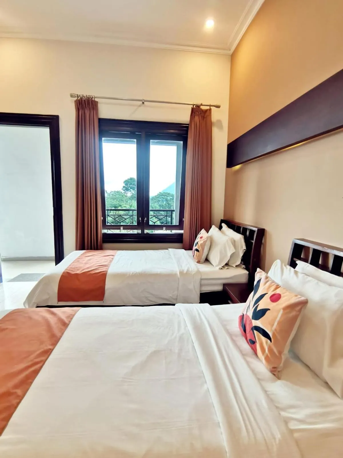 Bedroom, Bed in Avila Ketapan Rame Hotel