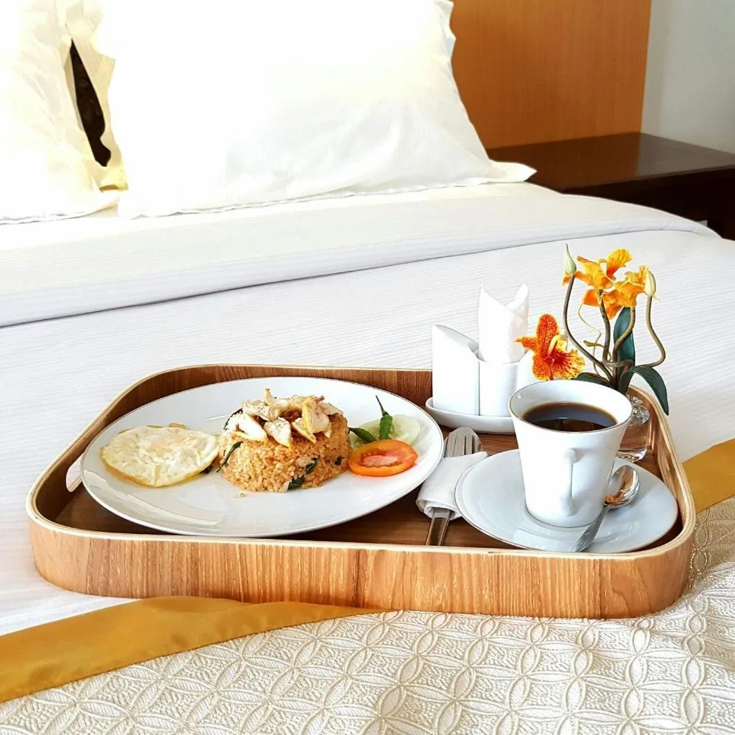 Food in Avila Ketapan Rame Hotel