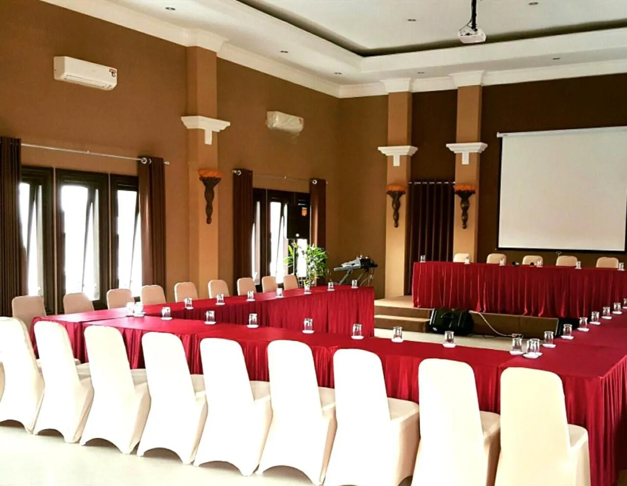 Banquet/Function facilities in Avila Ketapan Rame Hotel