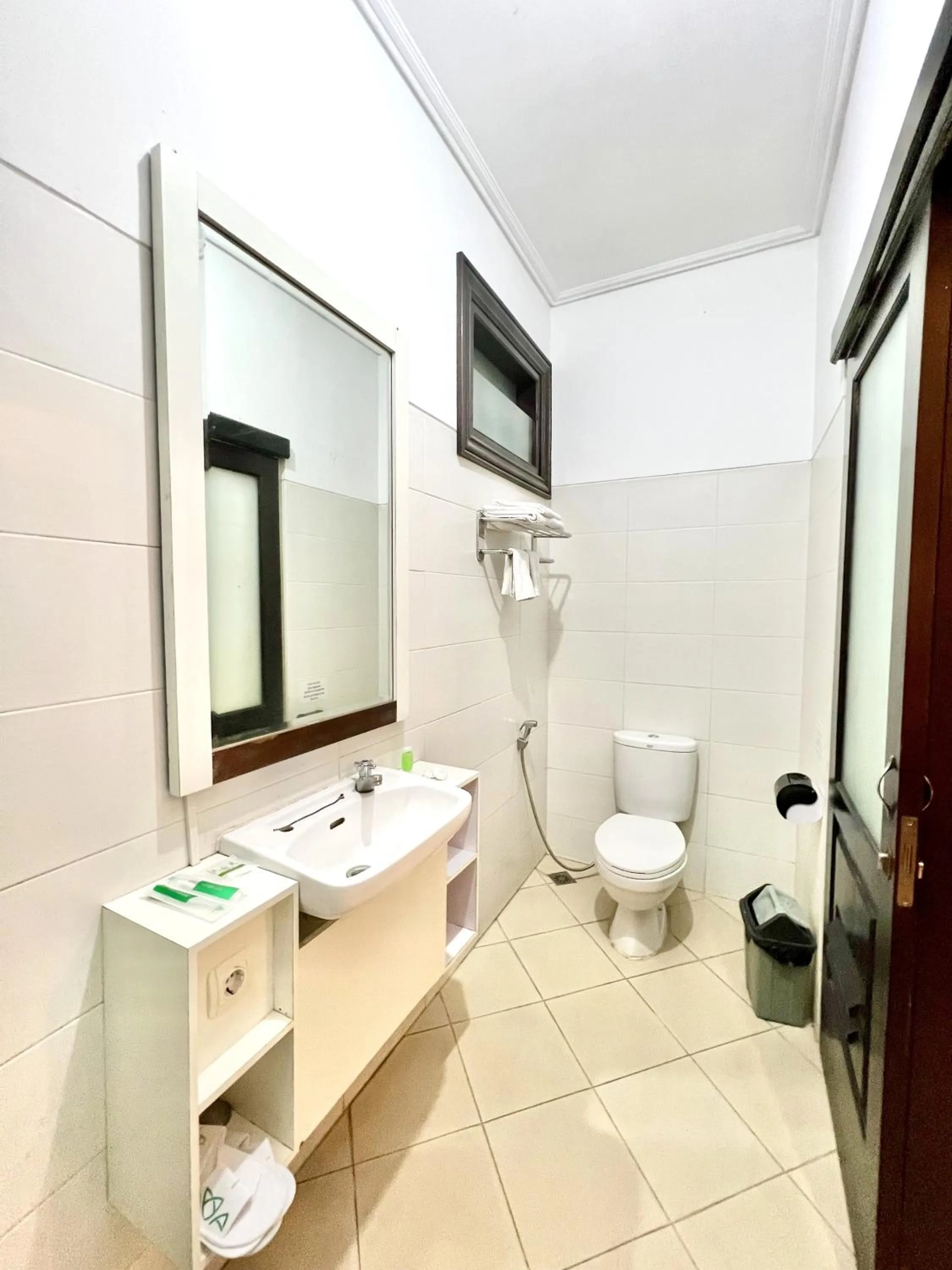 Shower in Avila Ketapan Rame Hotel