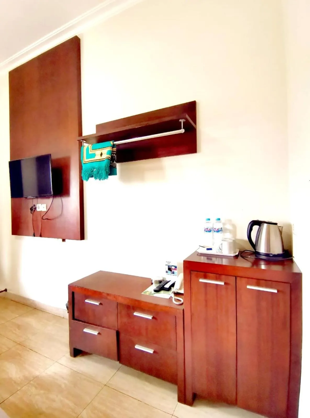 Coffee/tea facilities in Avila Ketapan Rame Hotel