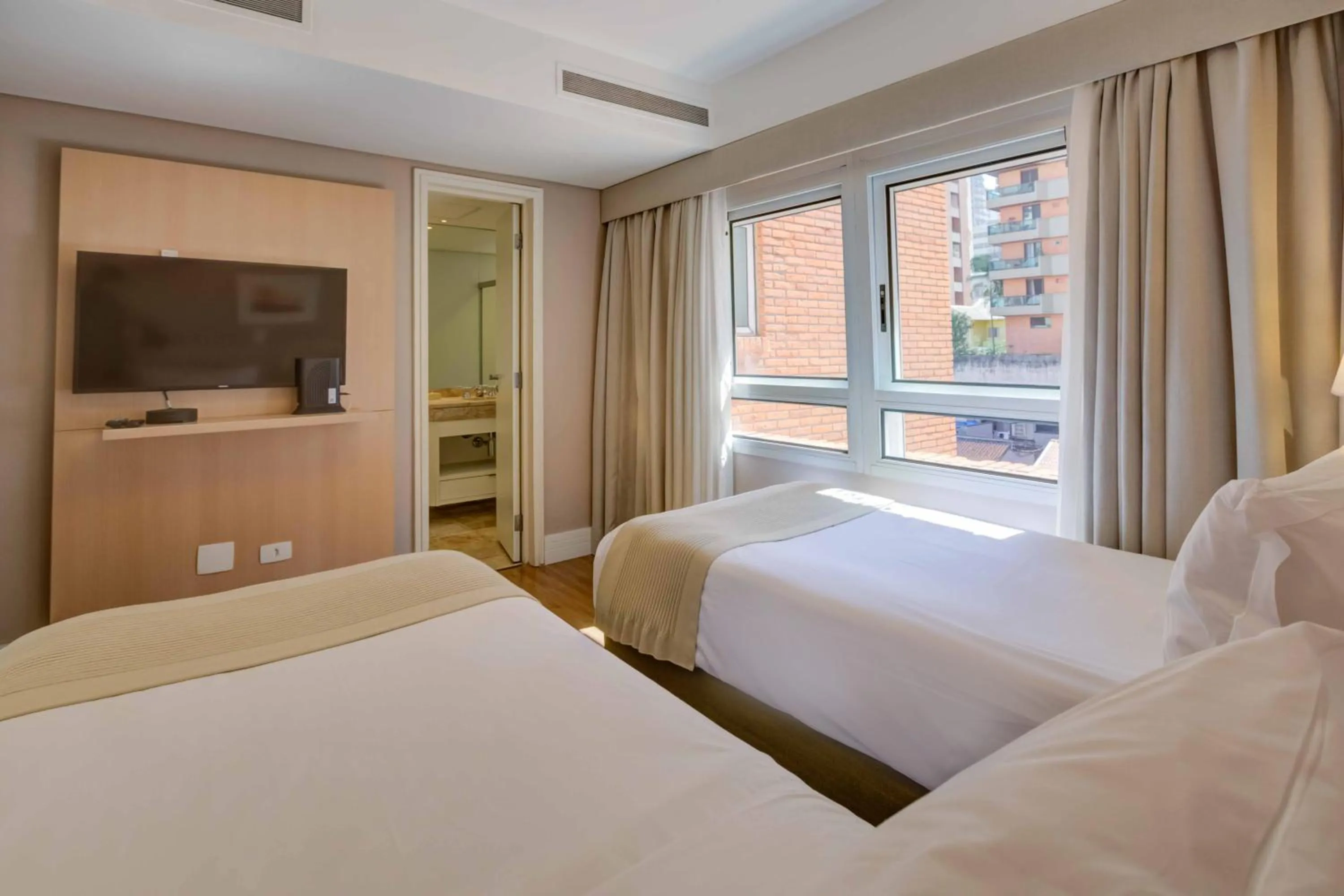 Bed in Roomo Etoile GeorgeV Jardins Residencial