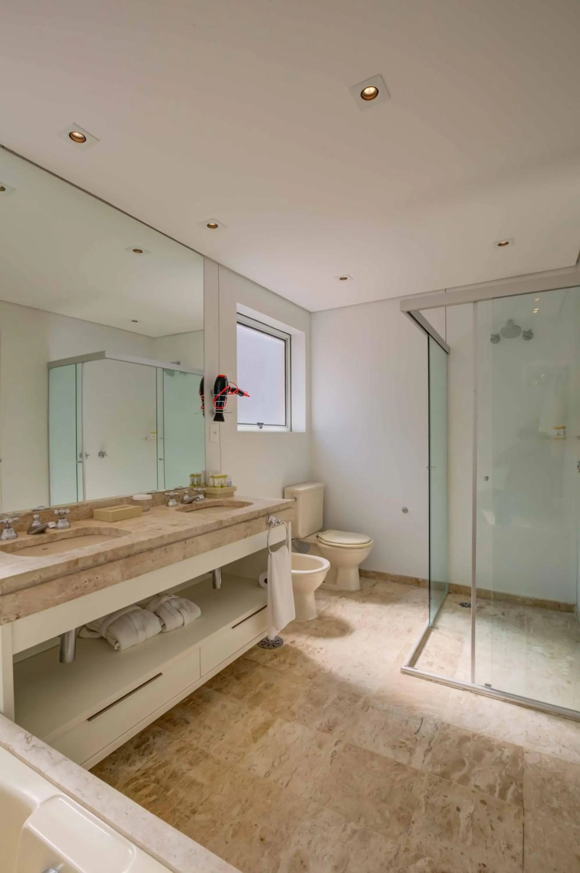 Bathroom in Roomo Etoile GeorgeV Jardins Residencial