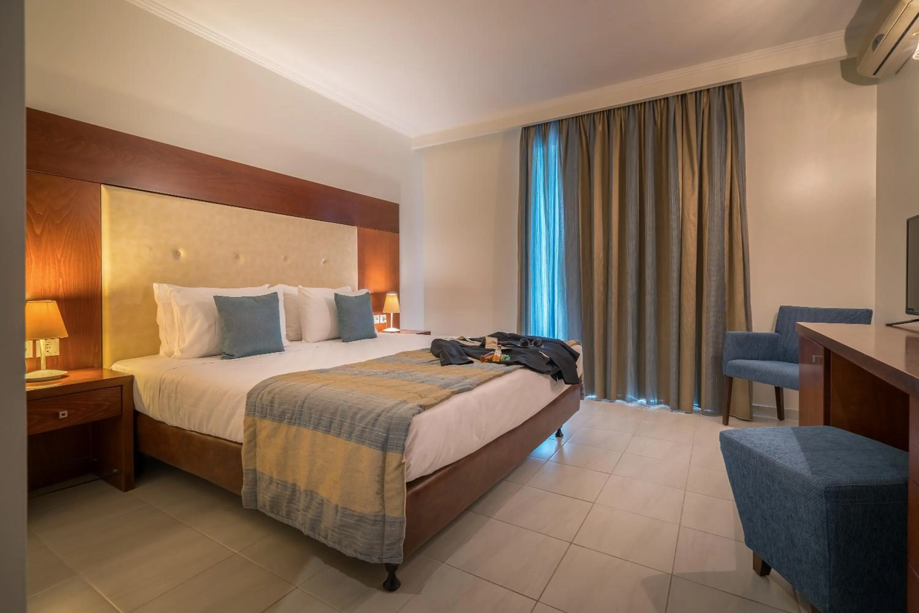 Bed in Galaxy Beach Resort BW Premier Collection