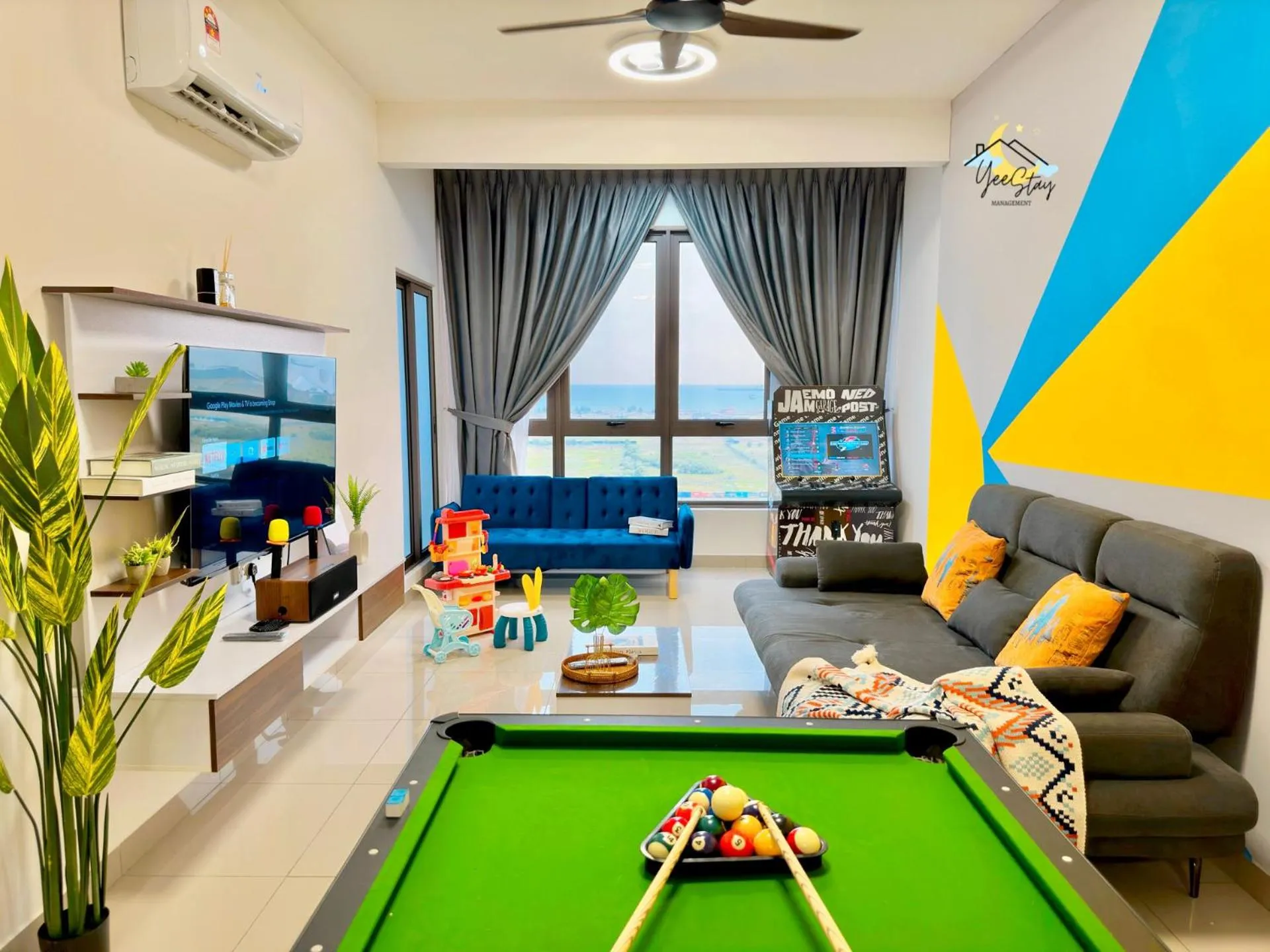 SeaView PoolView CityView BaliResidence Video game 5minJonker