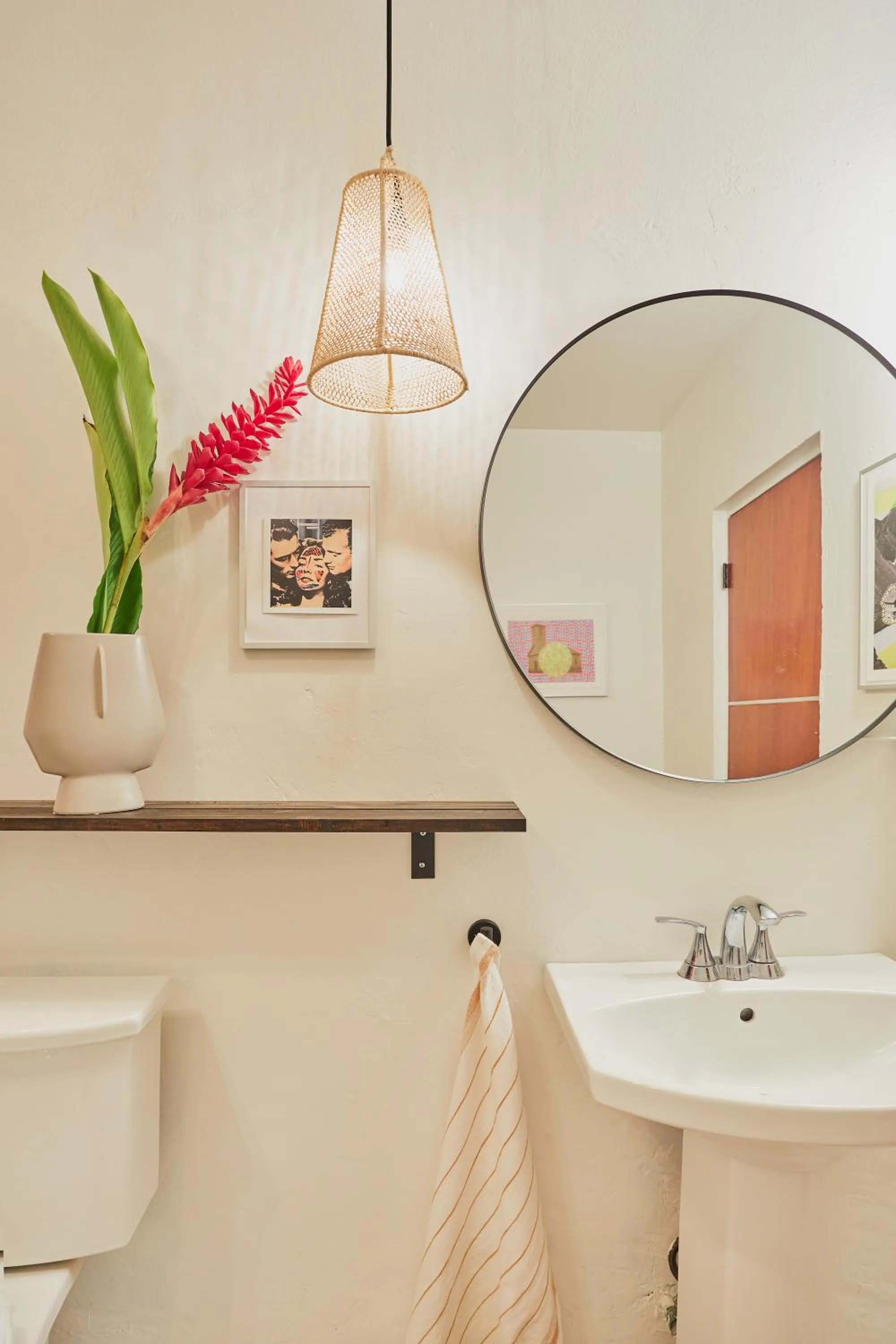 Bathroom in WALD HAUS by DW