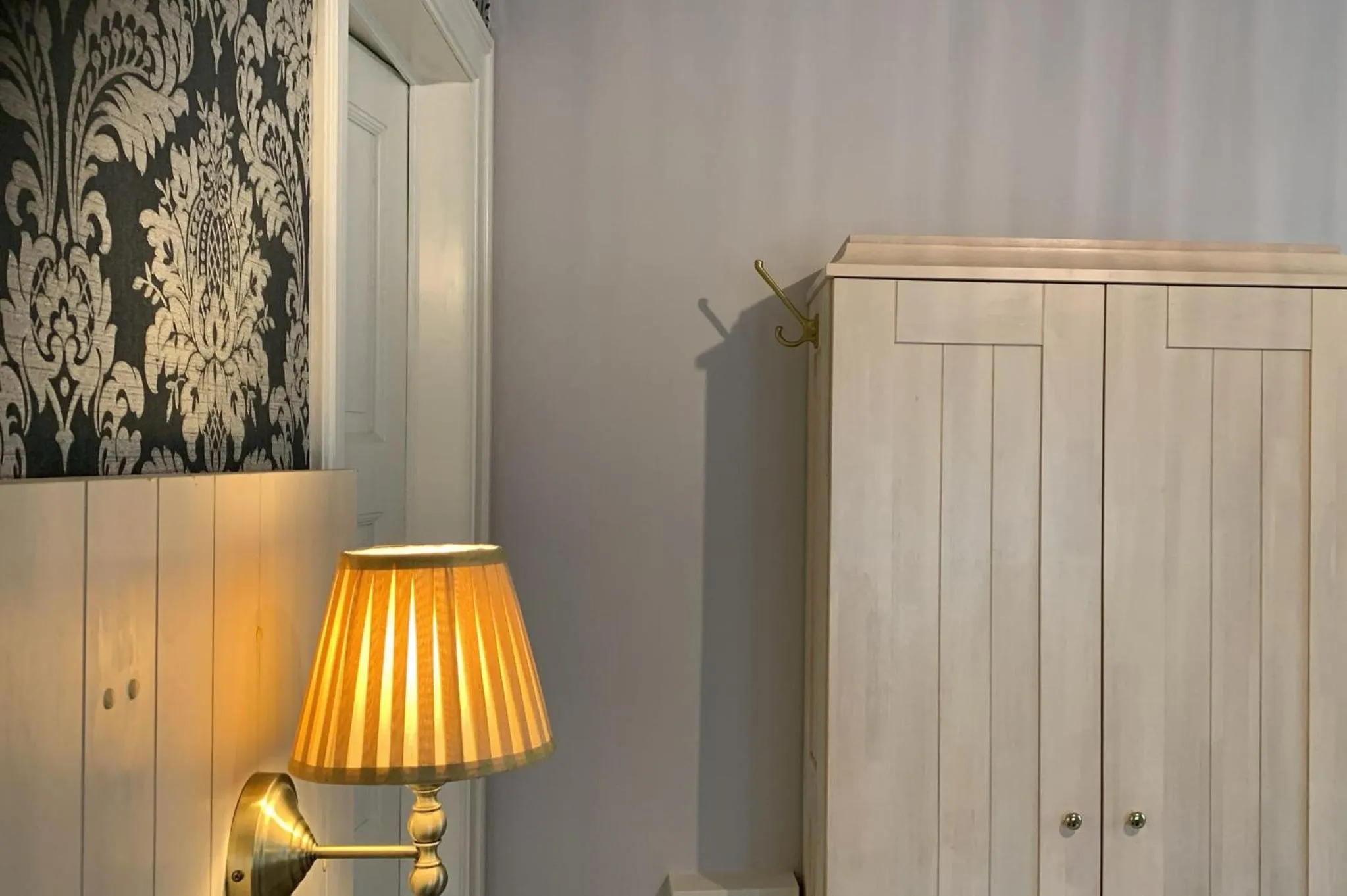 wardrobe in Villa La Dune - Ontbijt & parking inclusief