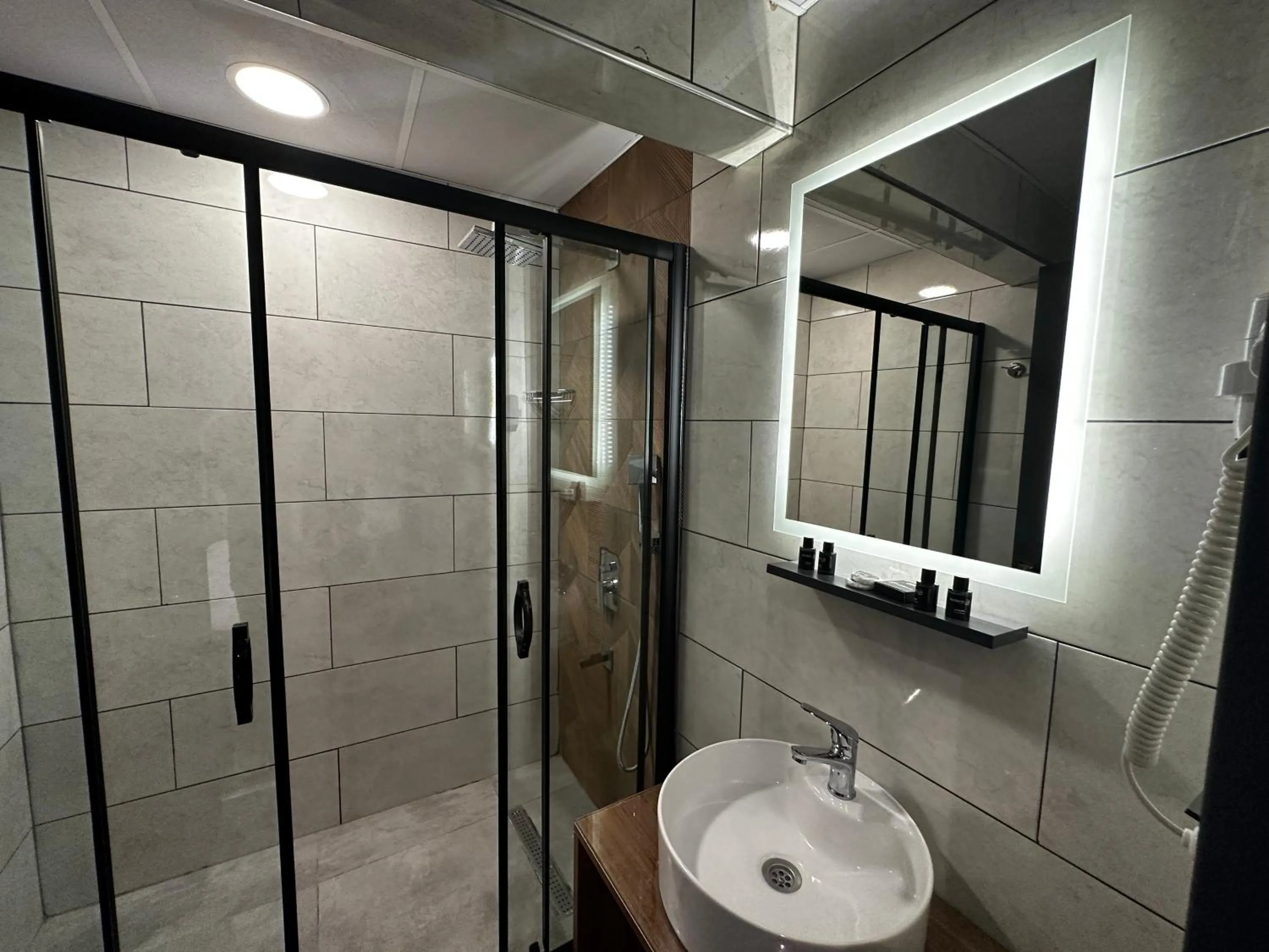 Shower in Bademi Room