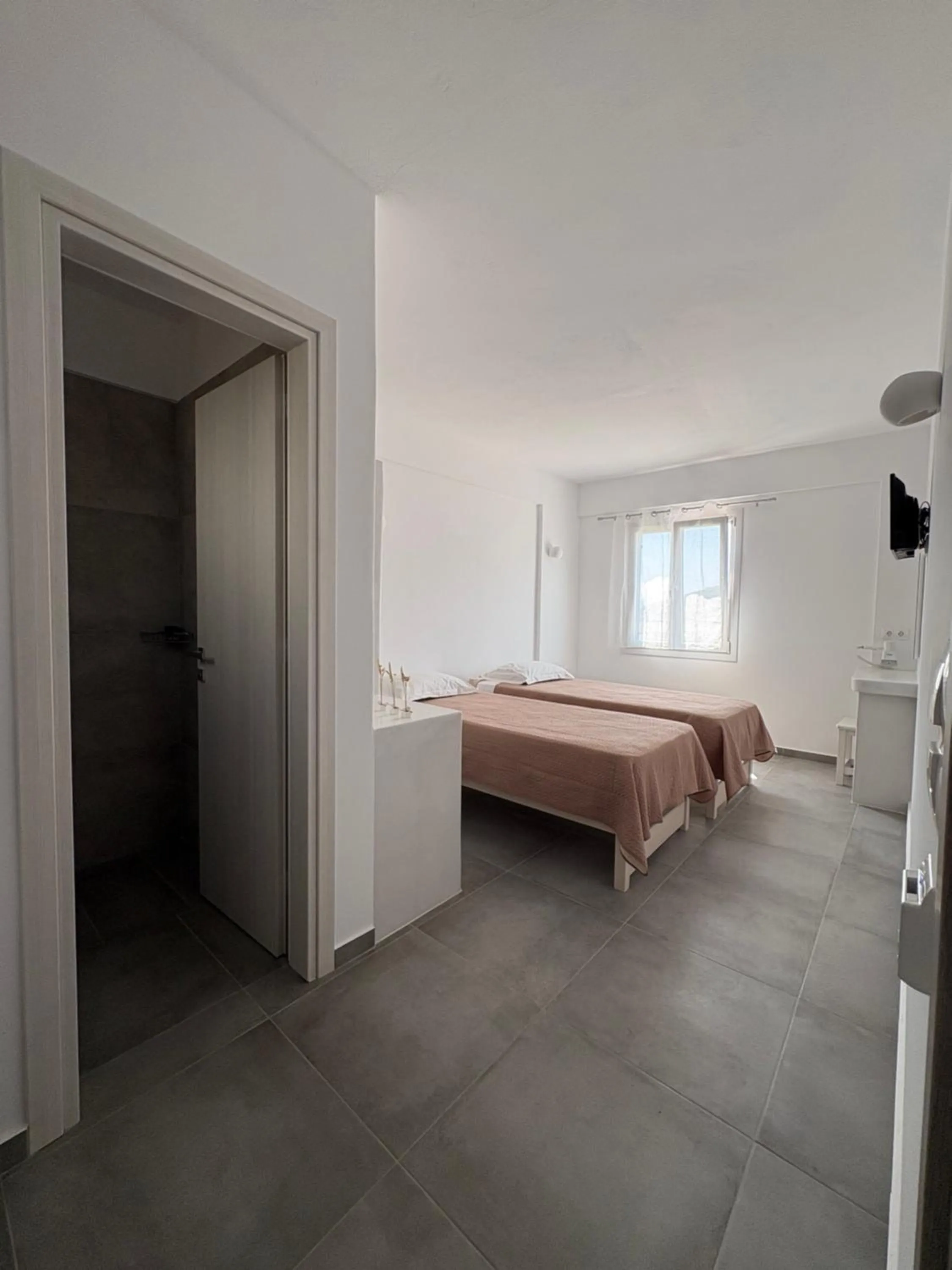 Photo of the whole room, Bed in Golden Sun