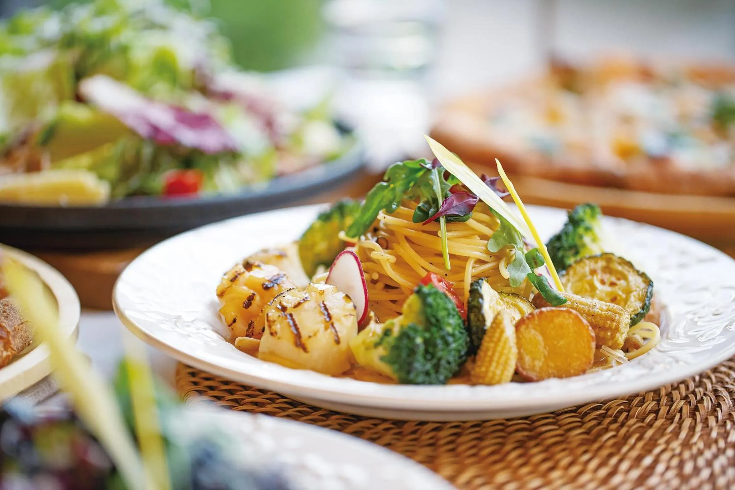 Restaurant/places to eat in In Joy Hotel