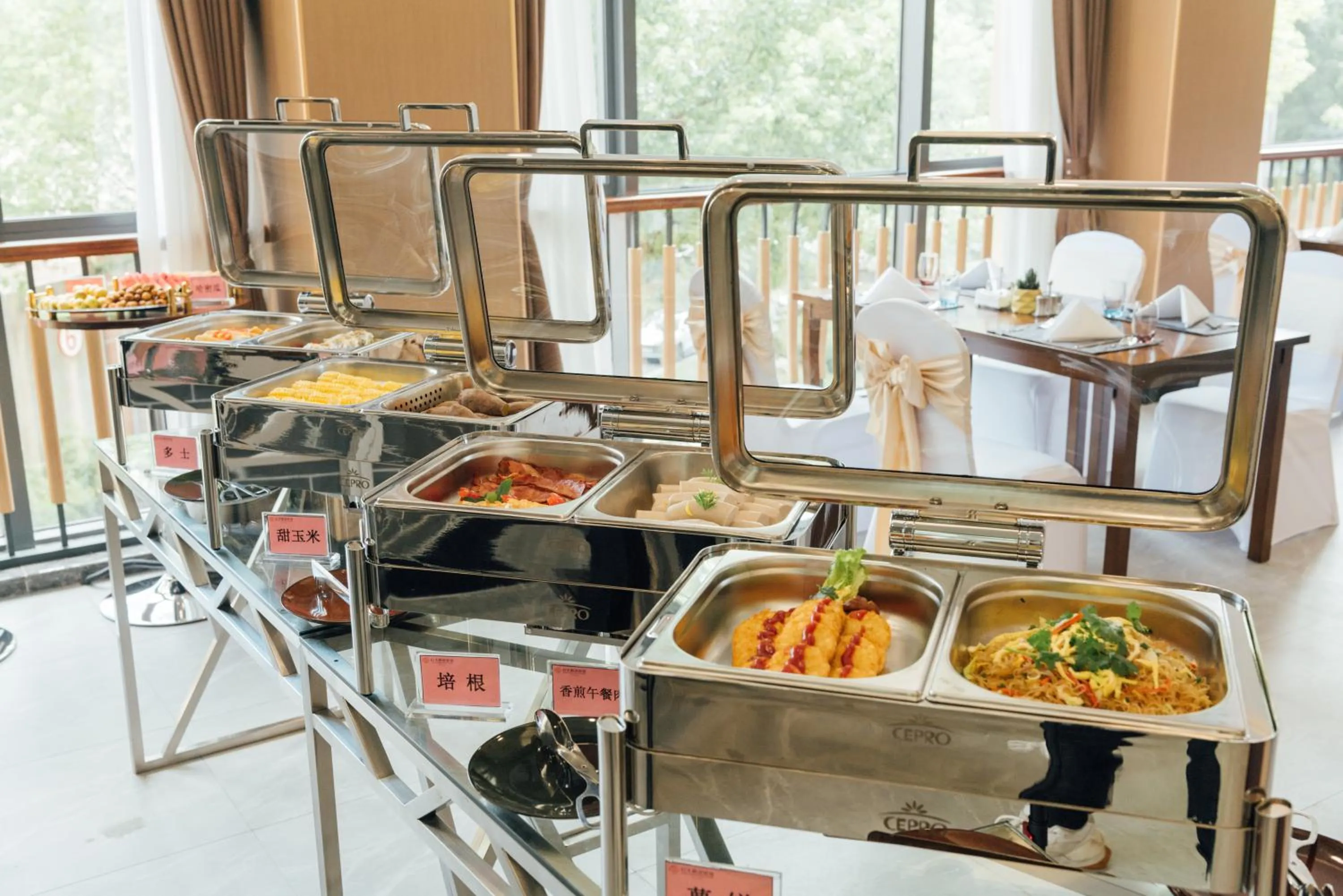 Restaurant/places to eat in White Swan Guest House MeiZhou