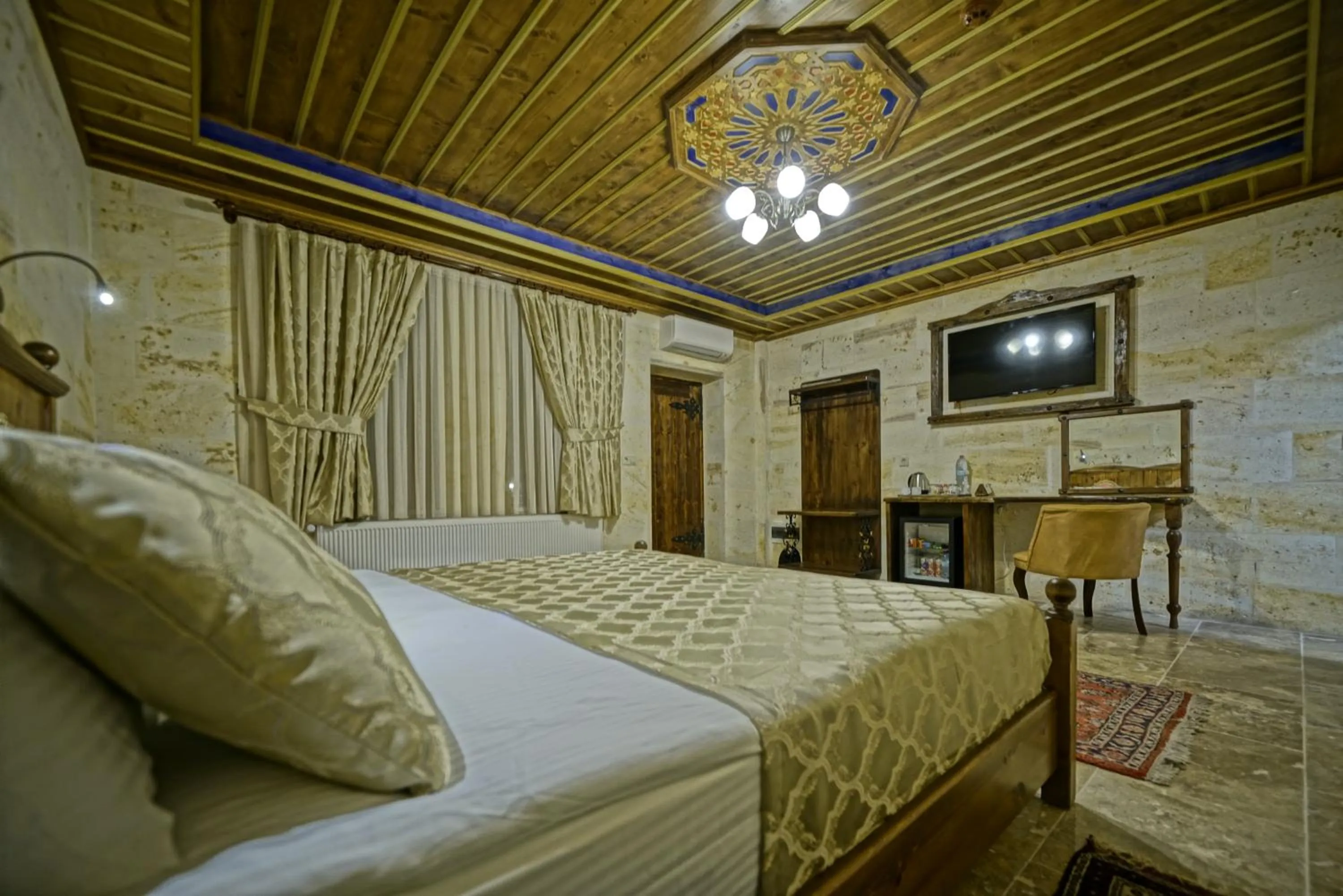 Photo of the whole room, Bed in Zultanite Cappadocia Hotel