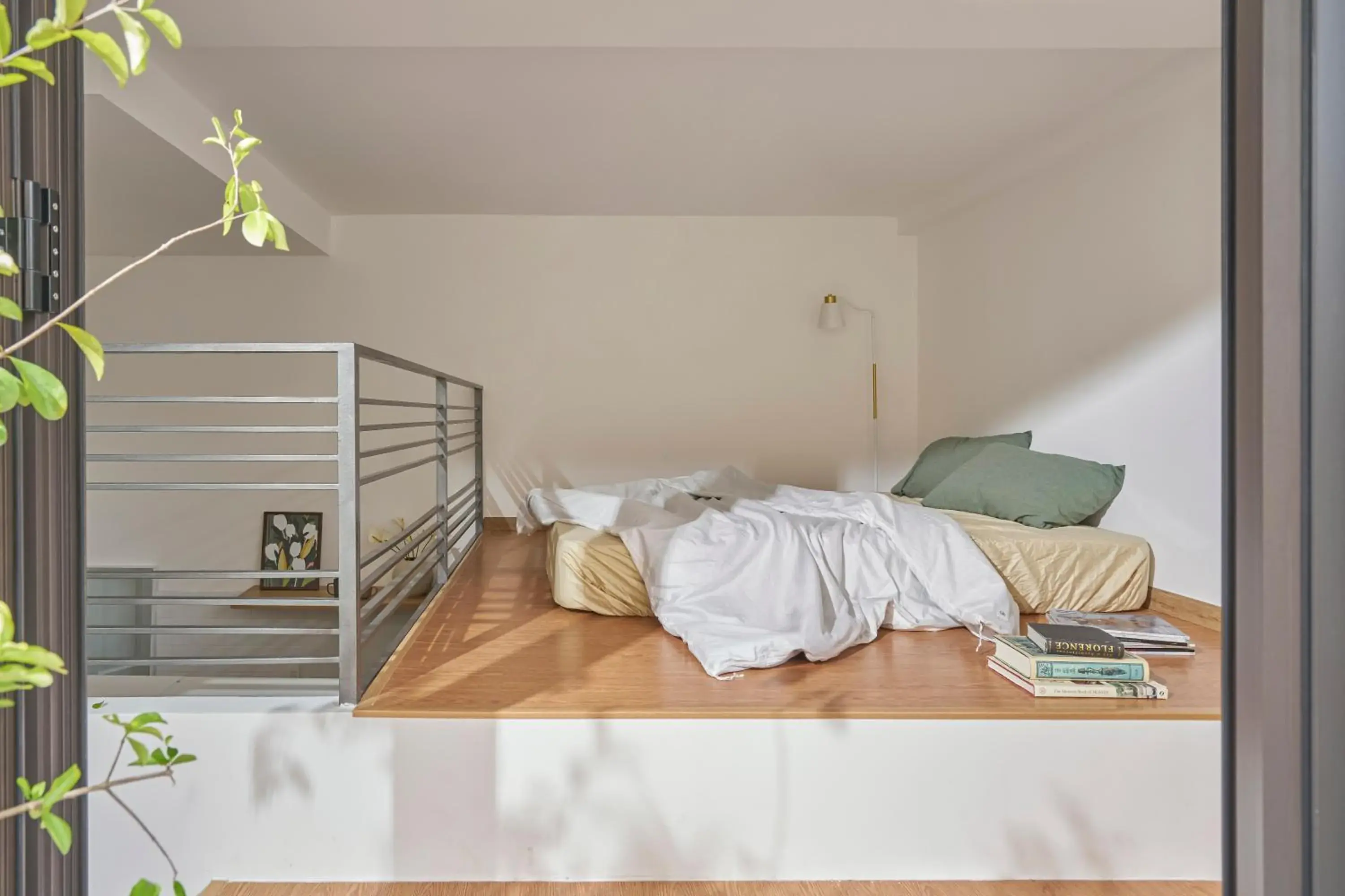 Duplex Studio in Express by M Village Nguyễn Du, a brand of Modern Village Lifestyle Duplex Studio in Express by M Village Nguyễn Du, a brand of Modern Village Lifestyle