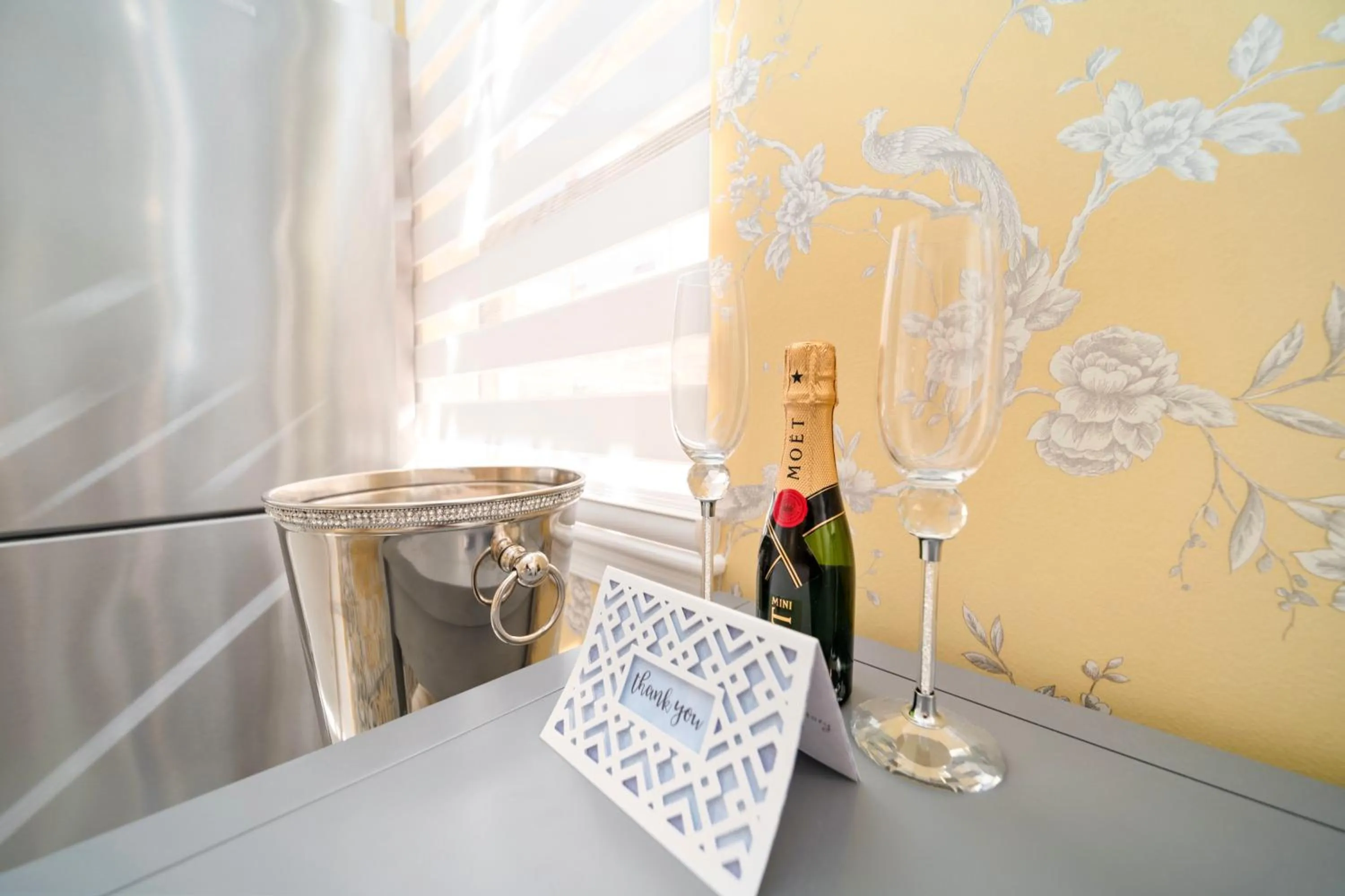 Renovated studio in the heart of Palm Beach - free parking, security box