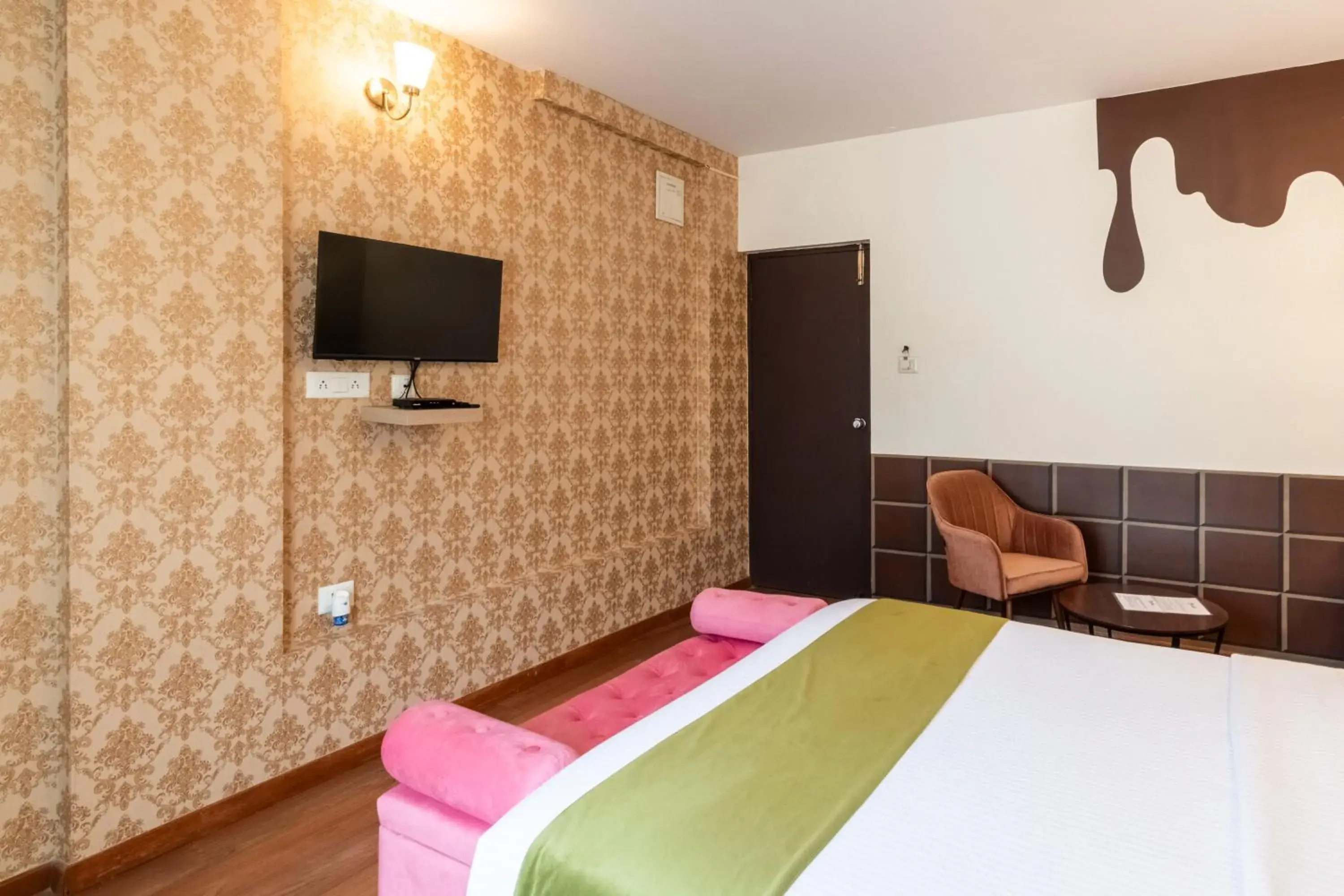 TV and multimedia, Bed in Chocolat house TV and multimedia, Bed in Chocolat house