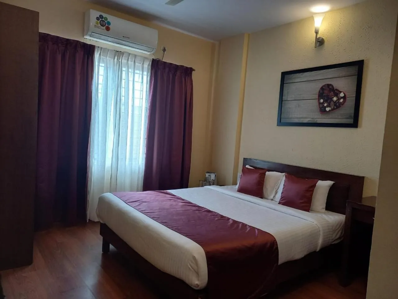 Bedroom, Bed in Chocolat house