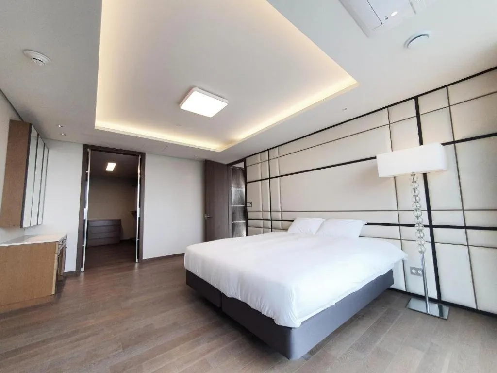 Bed in UH FLAT Signature DAEGU