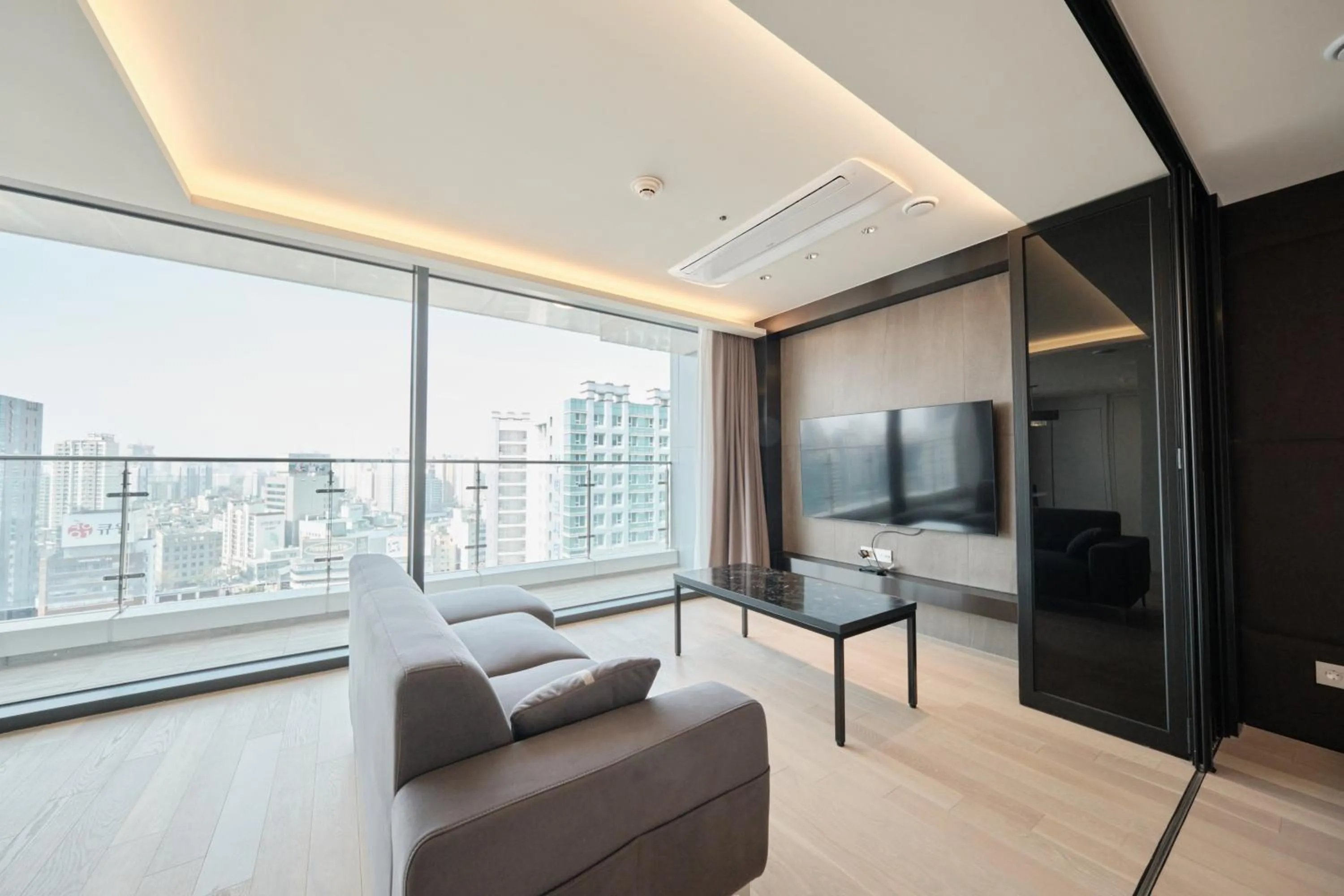 UH FLAT Signature DAEGU