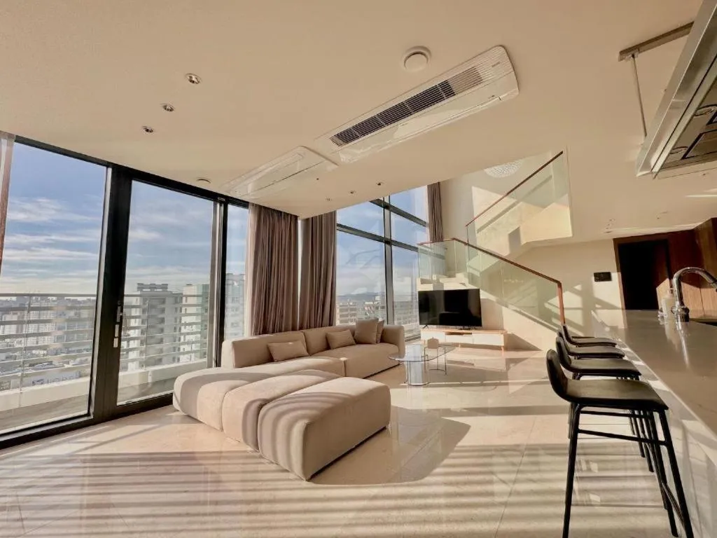 UH FLAT Signature DAEGU