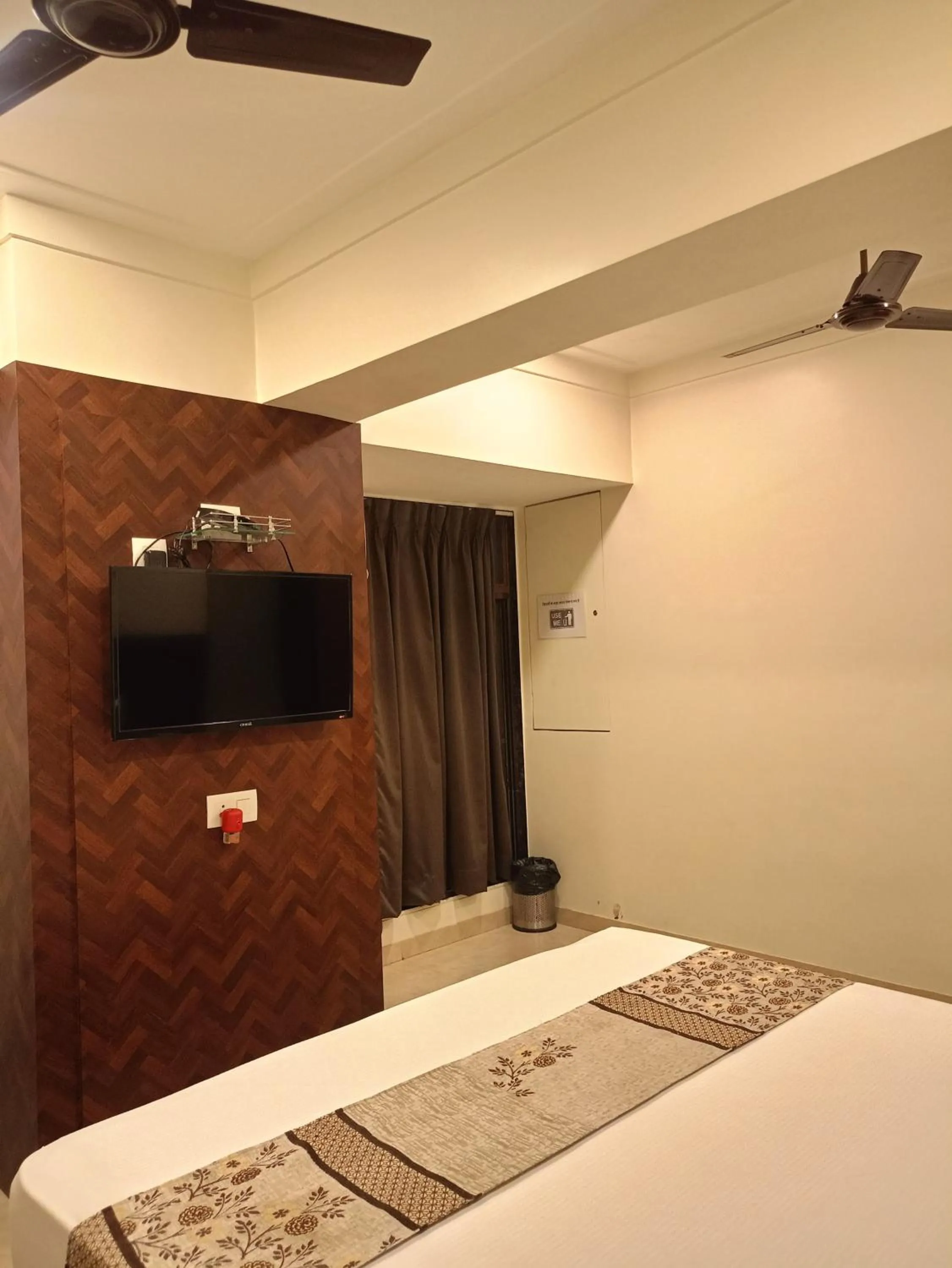 TV and multimedia, Bed in Hotel Dream Inn Thane