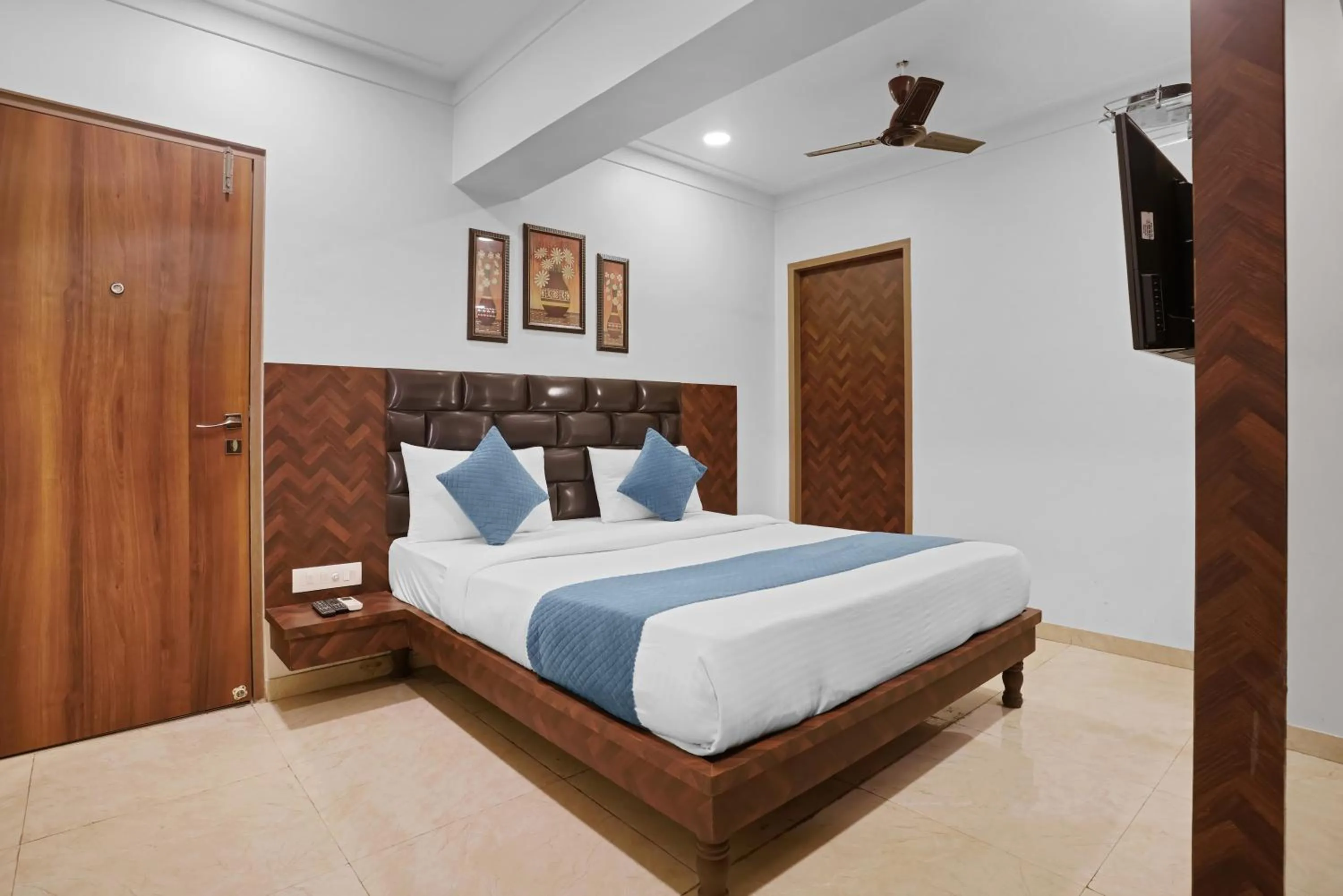 Bed in Hotel Dream Inn Thane