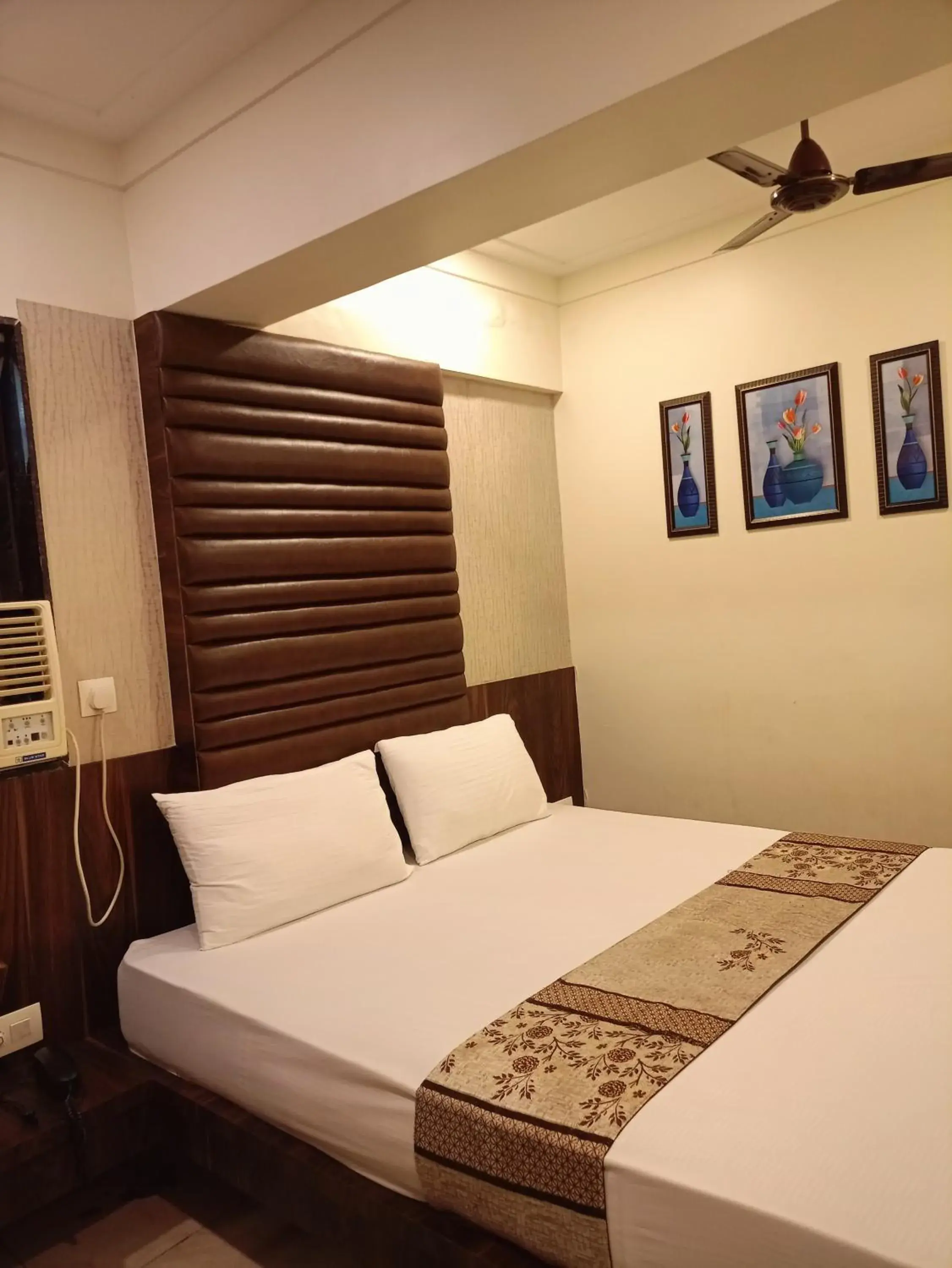 Deluxe Triple Room - single occupancy in Hotel Dream Inn Thane Deluxe Triple Room - single occupancy in Hotel Dream Inn Thane