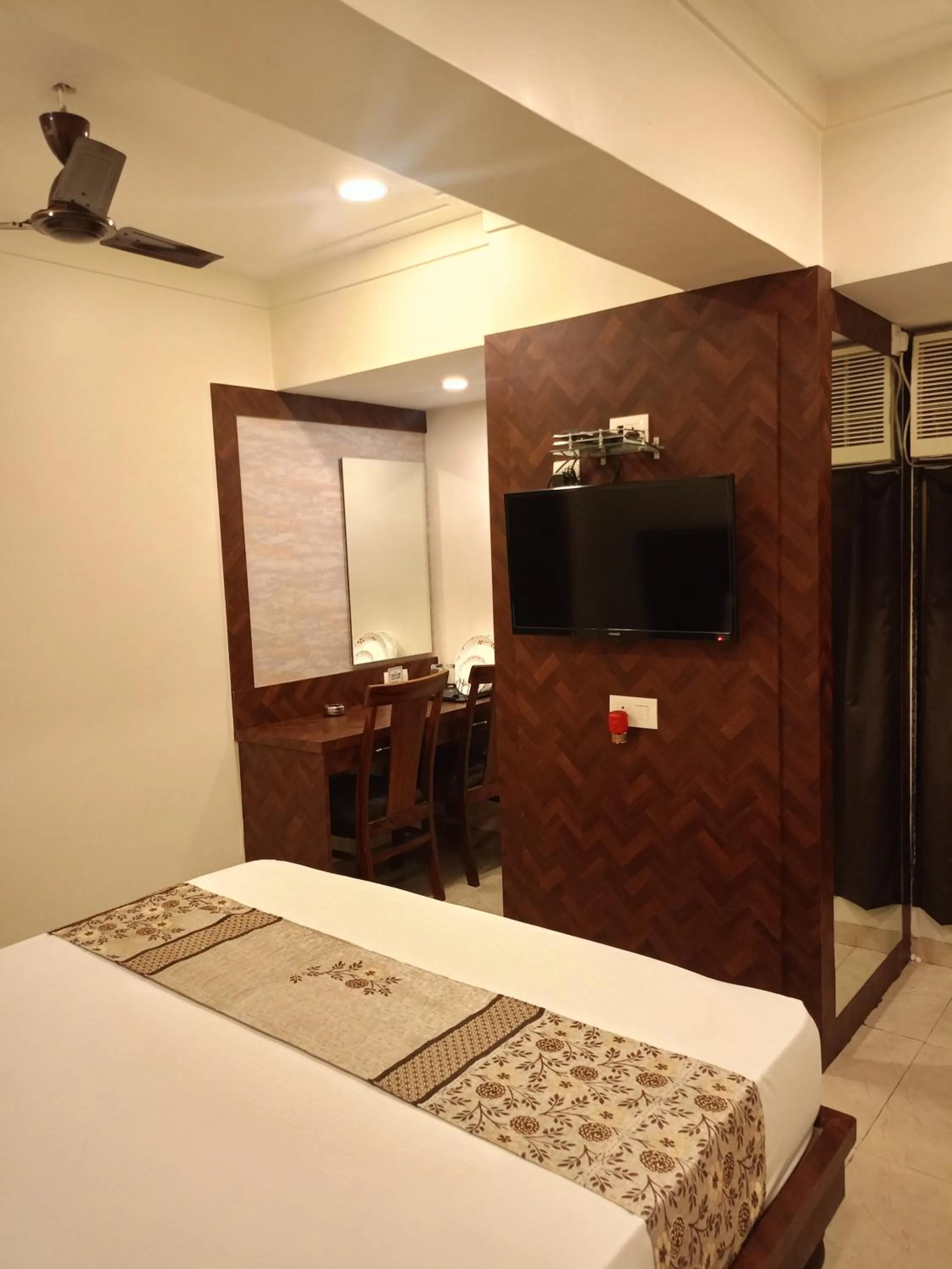 Bed in Hotel Dream Inn Thane