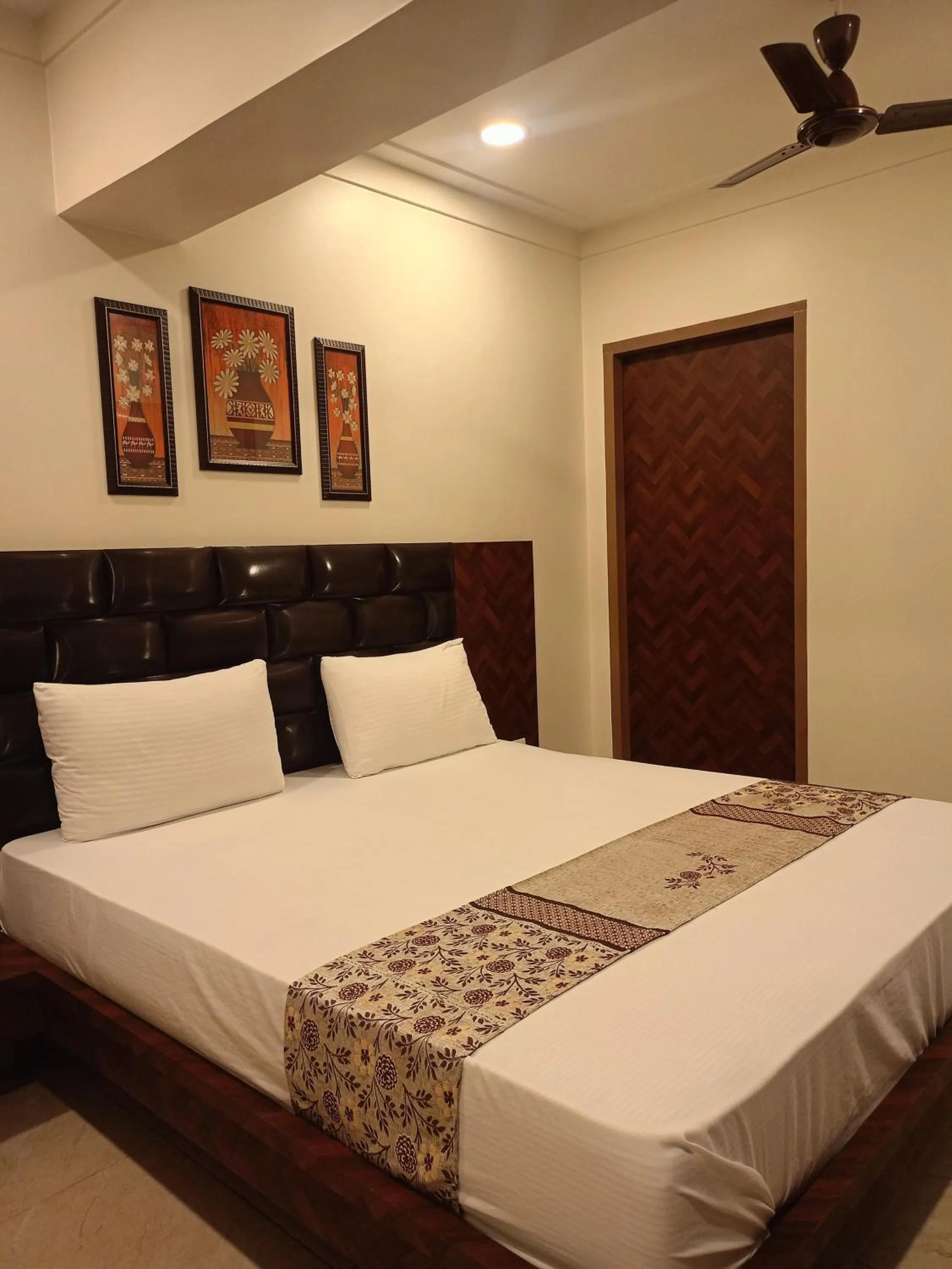 Bed in Hotel Dream Inn Thane