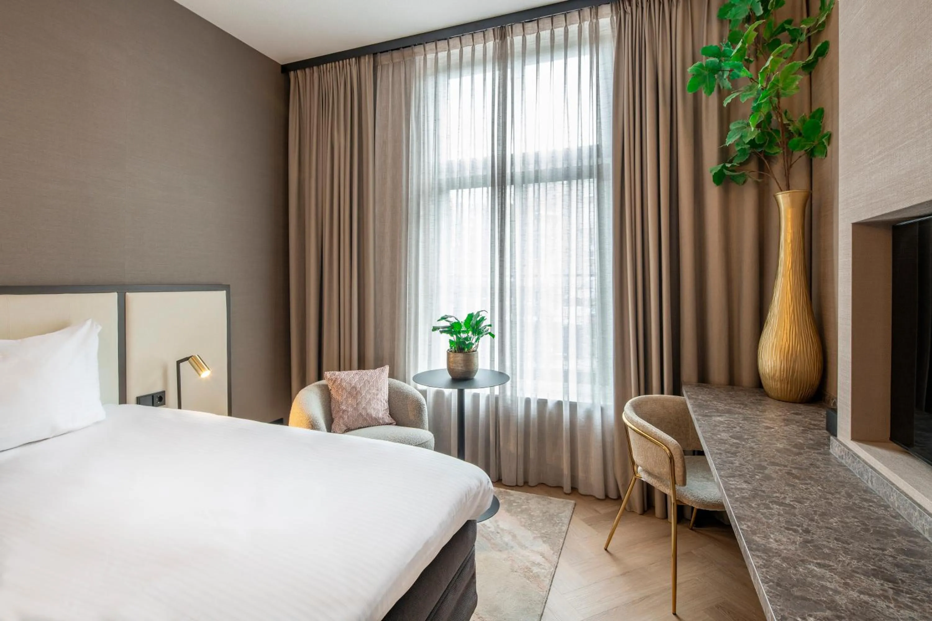 Seating area, Bed in Breathe Boutique Hotel