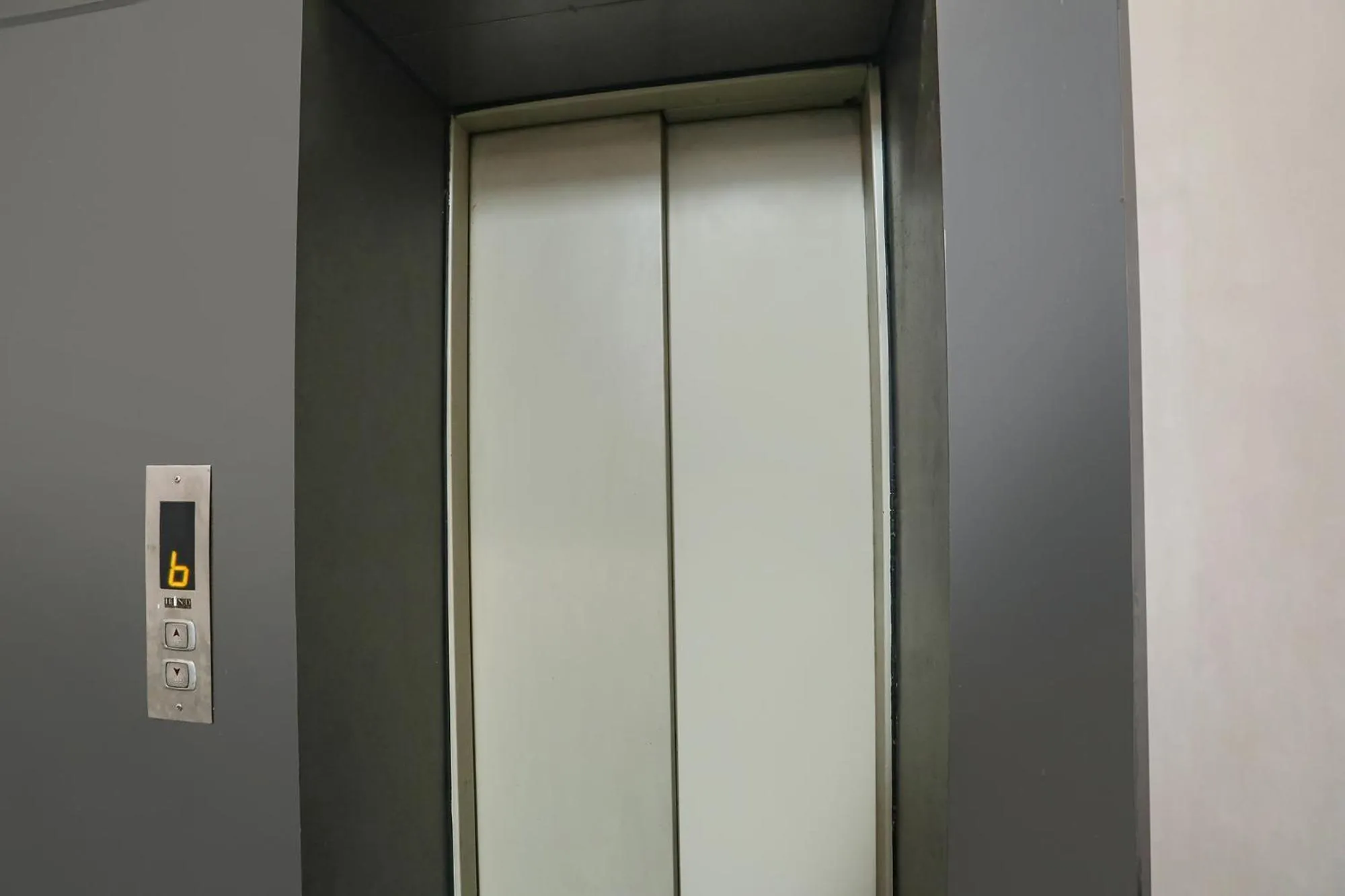 elevator in FabHotel DPS International